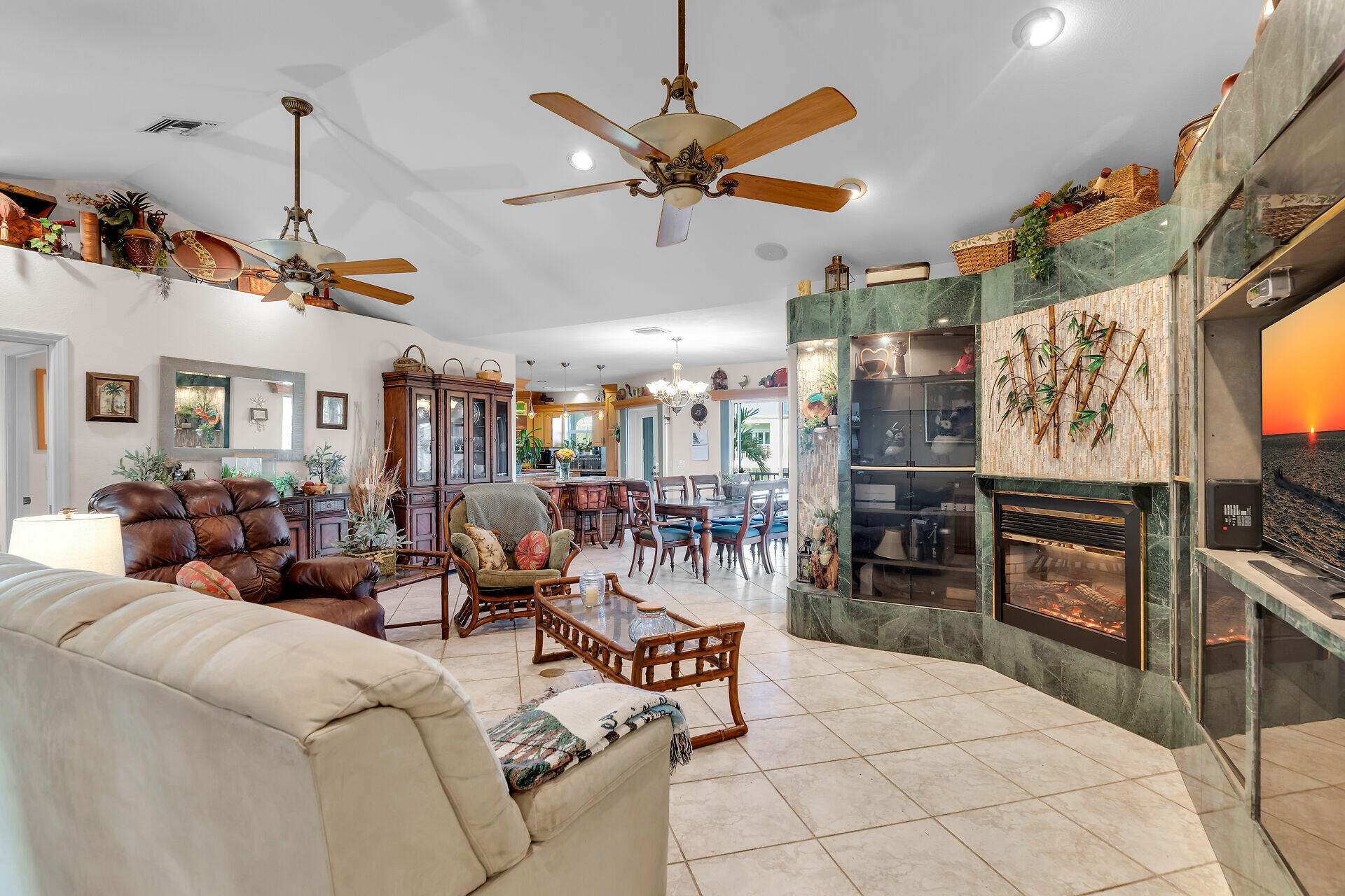 9960 Aviation Boulevard Property Photo 6