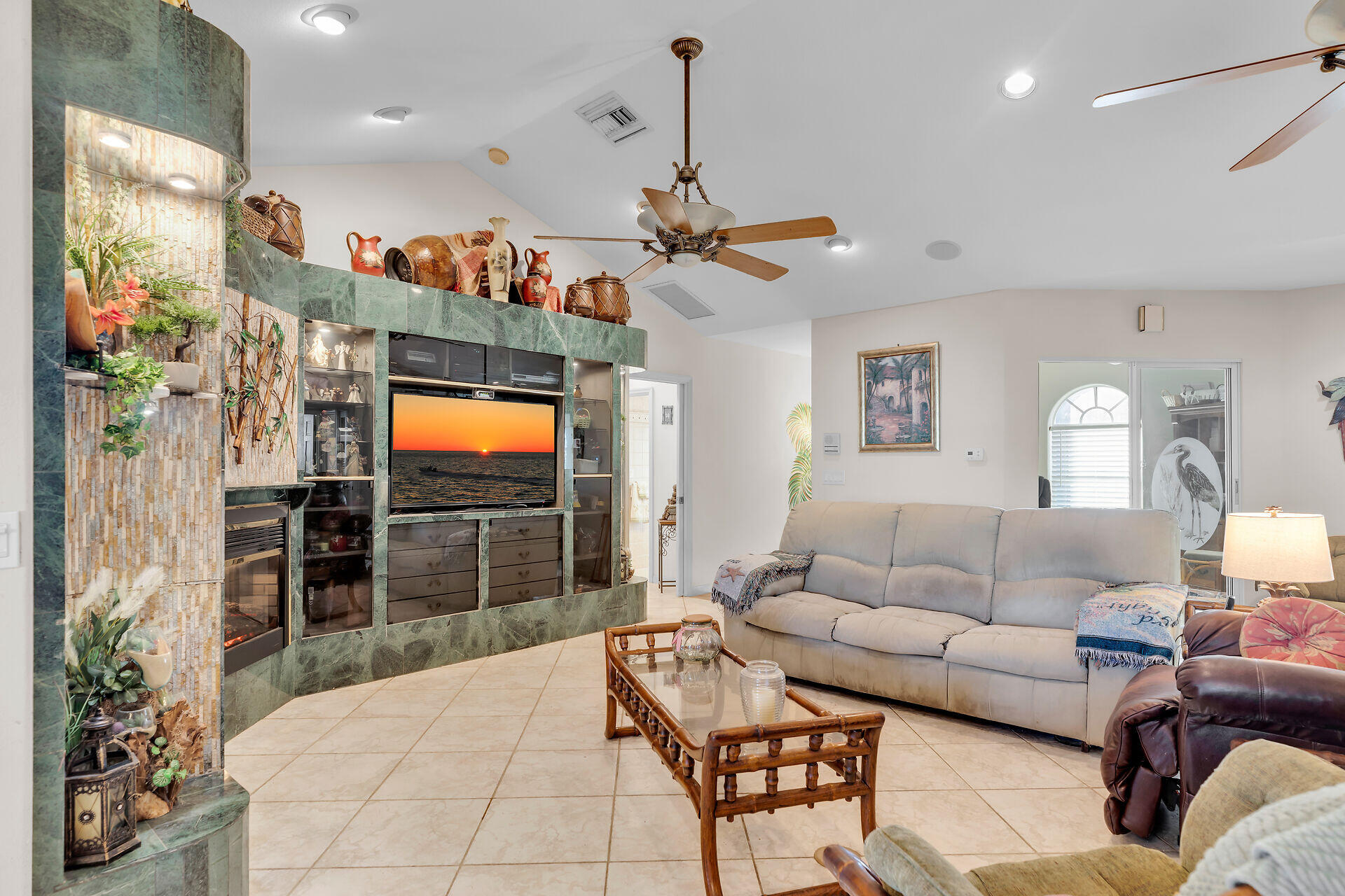 9960 Aviation Boulevard Property Photo 8