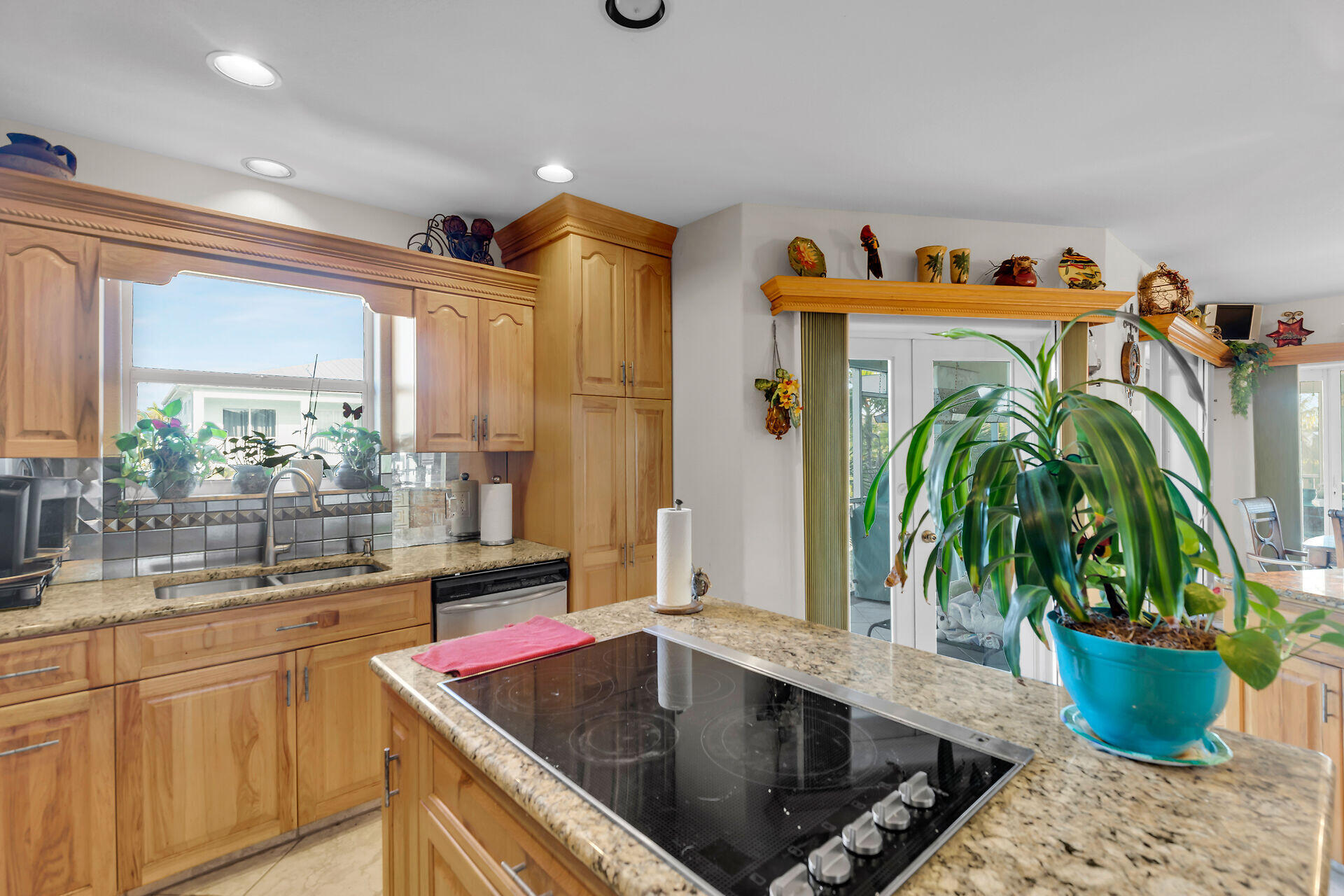 9960 Aviation Boulevard Property Photo 13