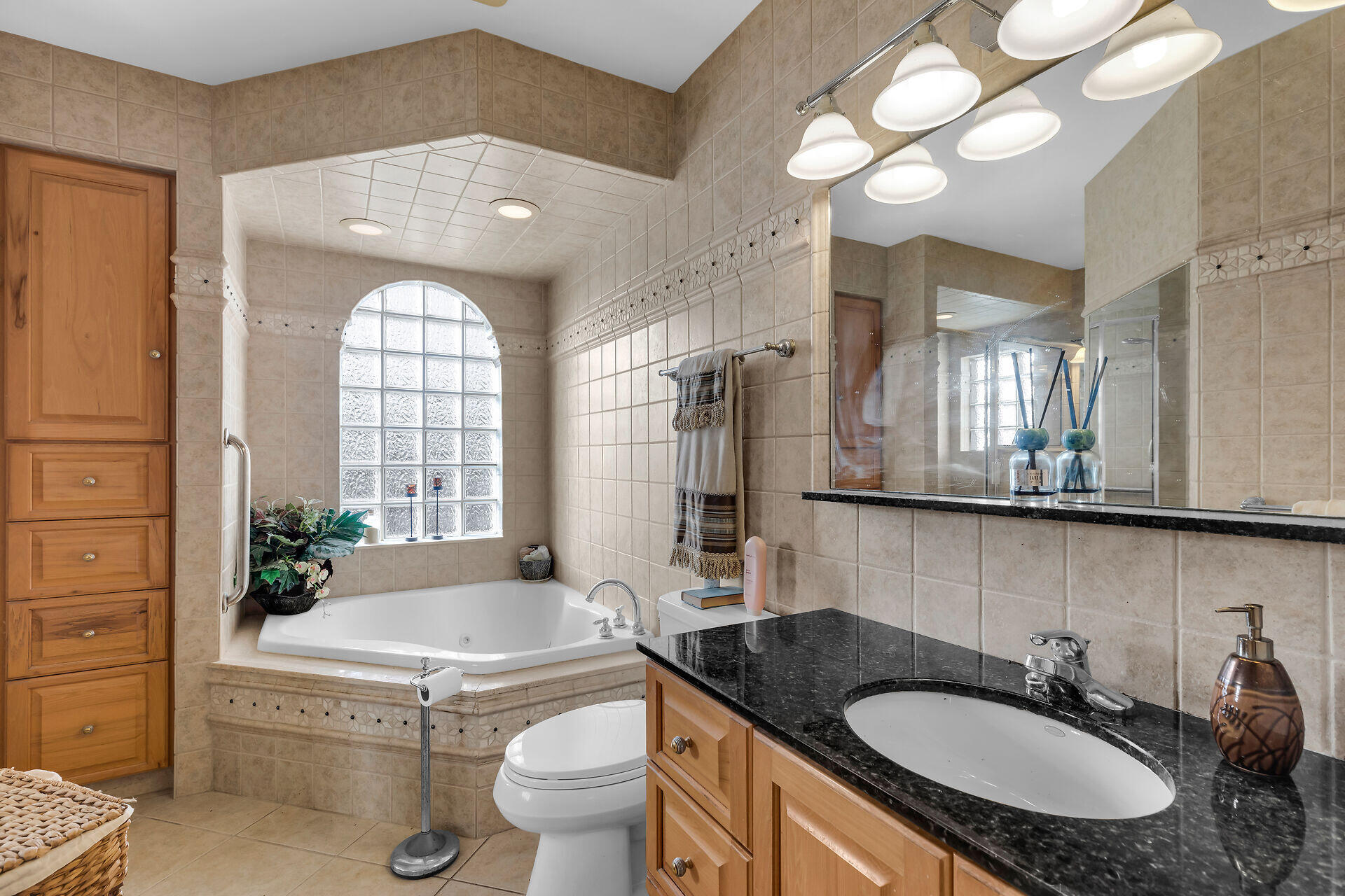 9960 Aviation Boulevard Property Photo 18
