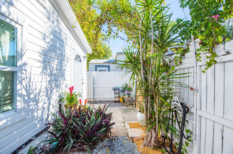 1327 Duncan Street Property Photo 27