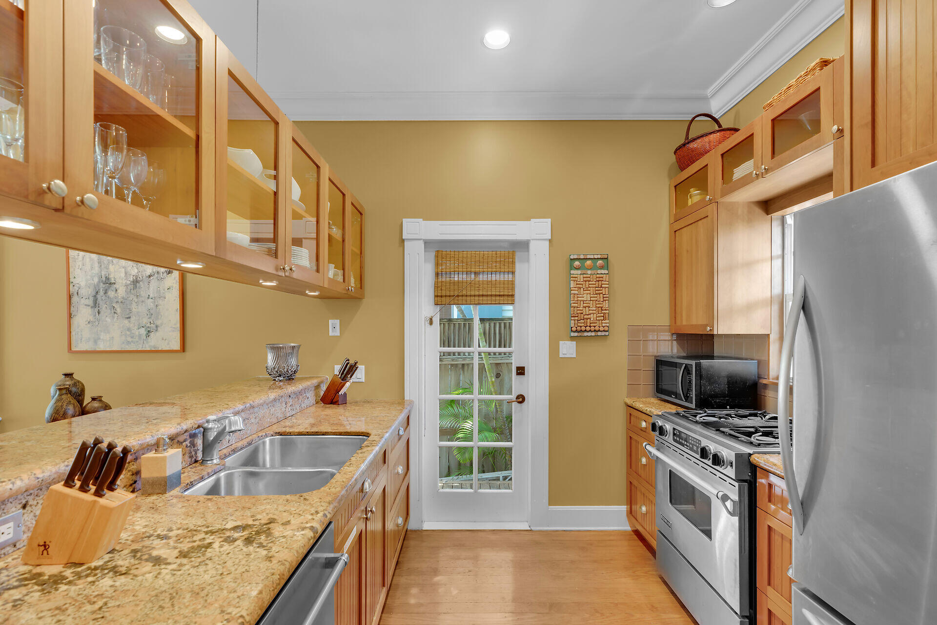 1005 United Street, B Property Photo 8