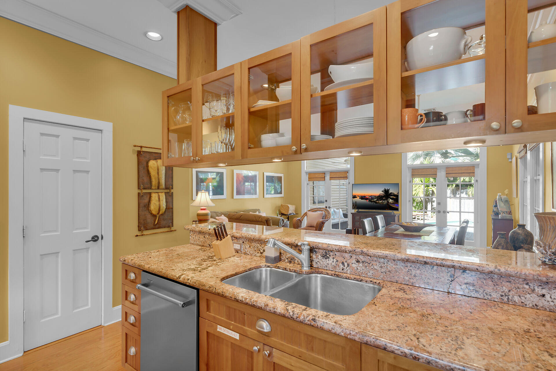 1005 United Street, B Property Photo 9