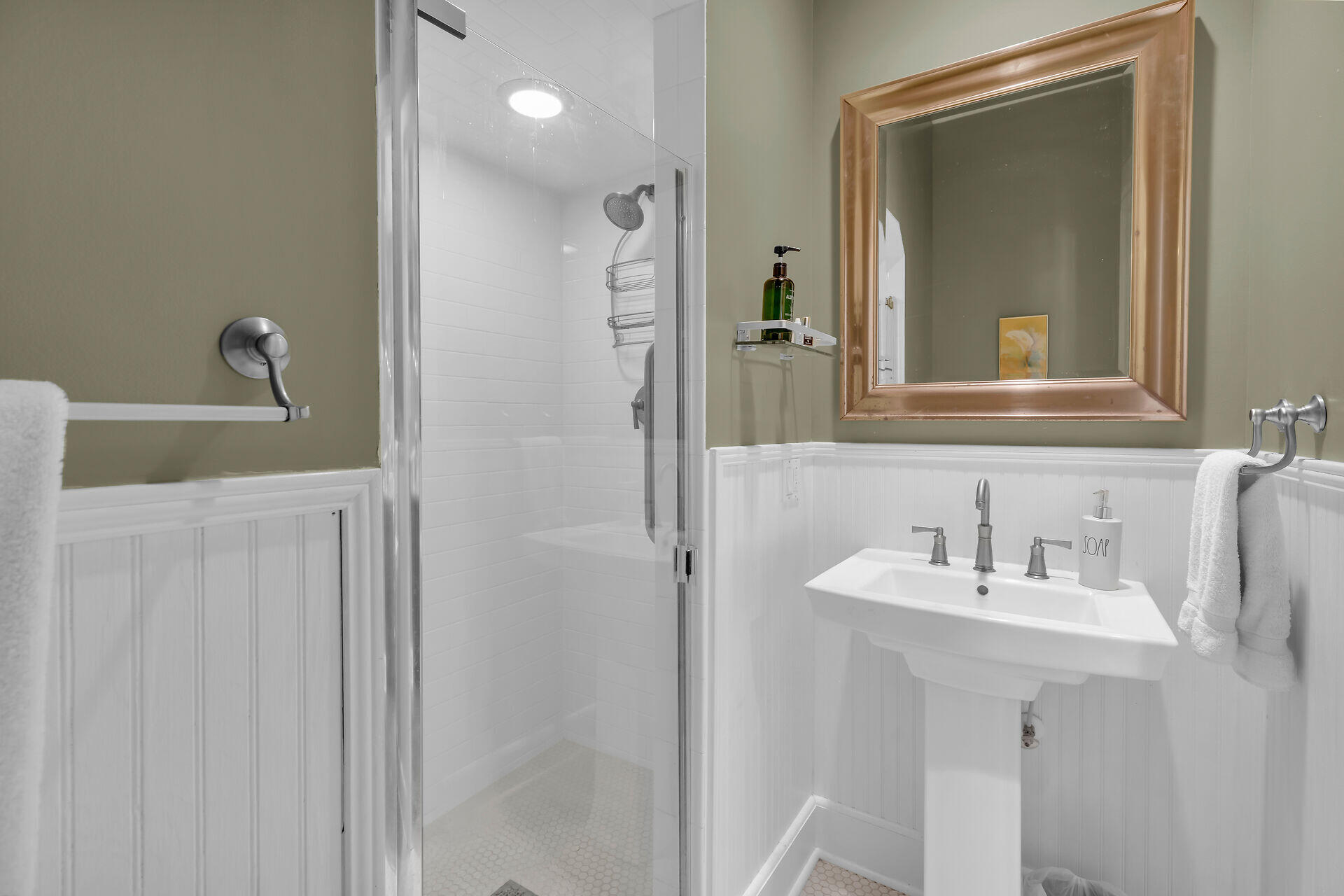 1005 United Street, B Property Photo 11