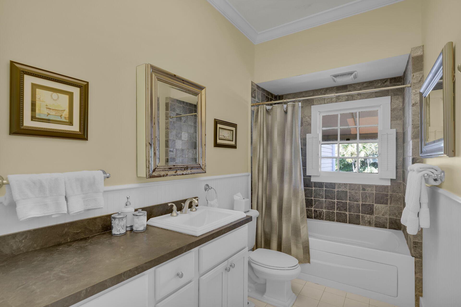 1005 United Street, B Property Photo 15