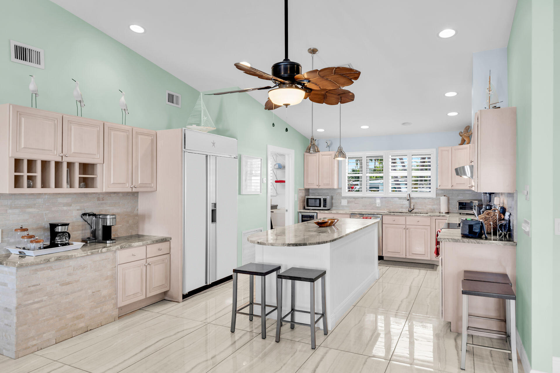 150 10th Street Property Photo 3