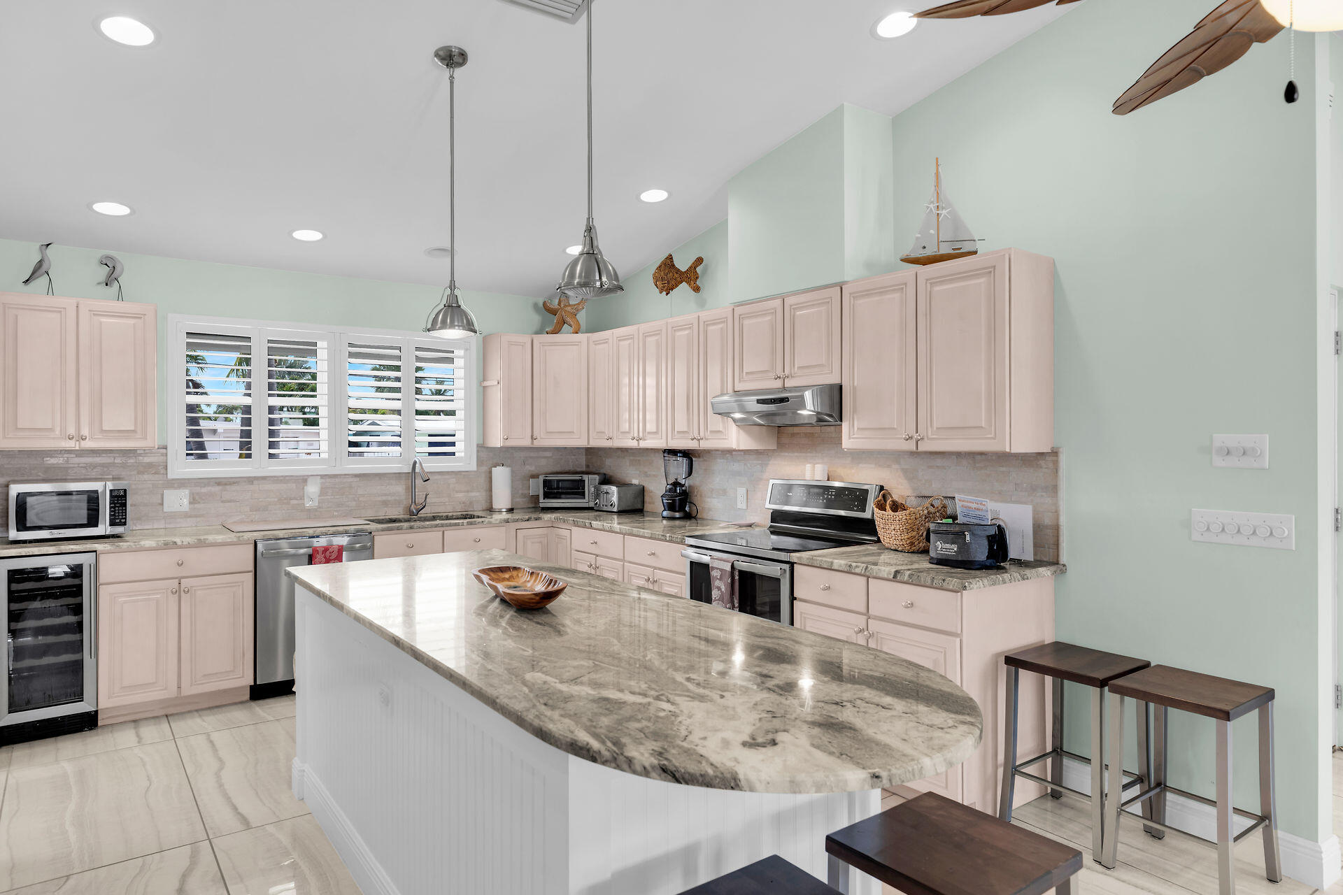 150 10th Street Property Photo 4