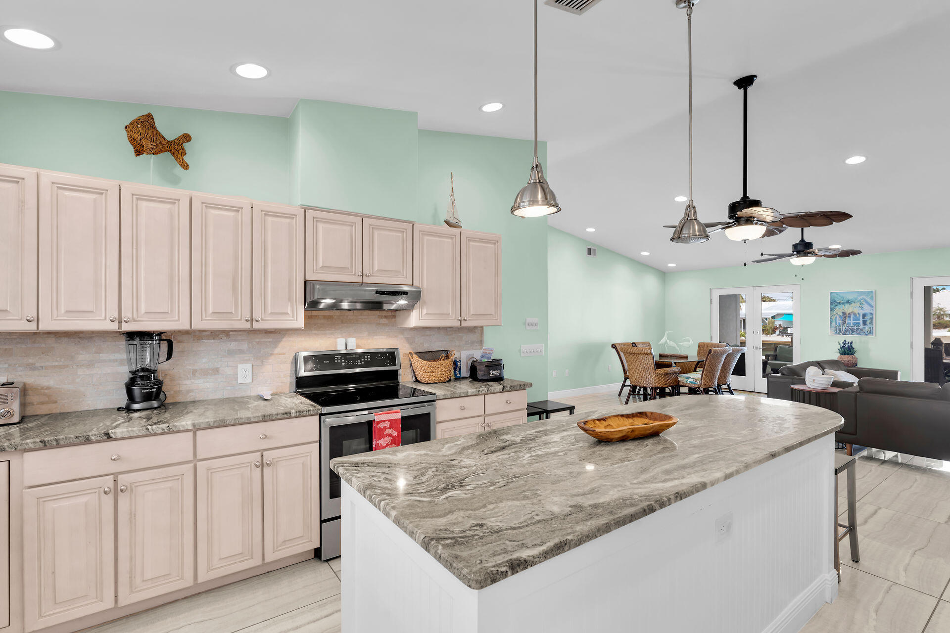 150 10th Street Property Photo 5