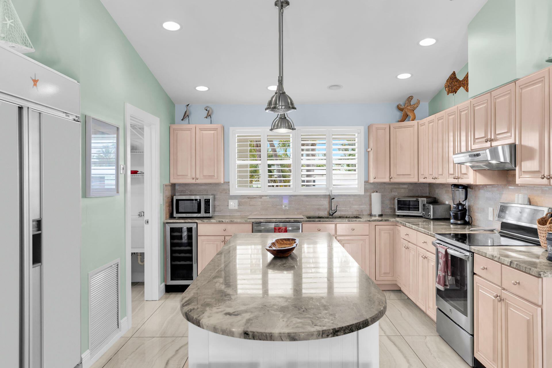 150 10th Street Property Photo 6