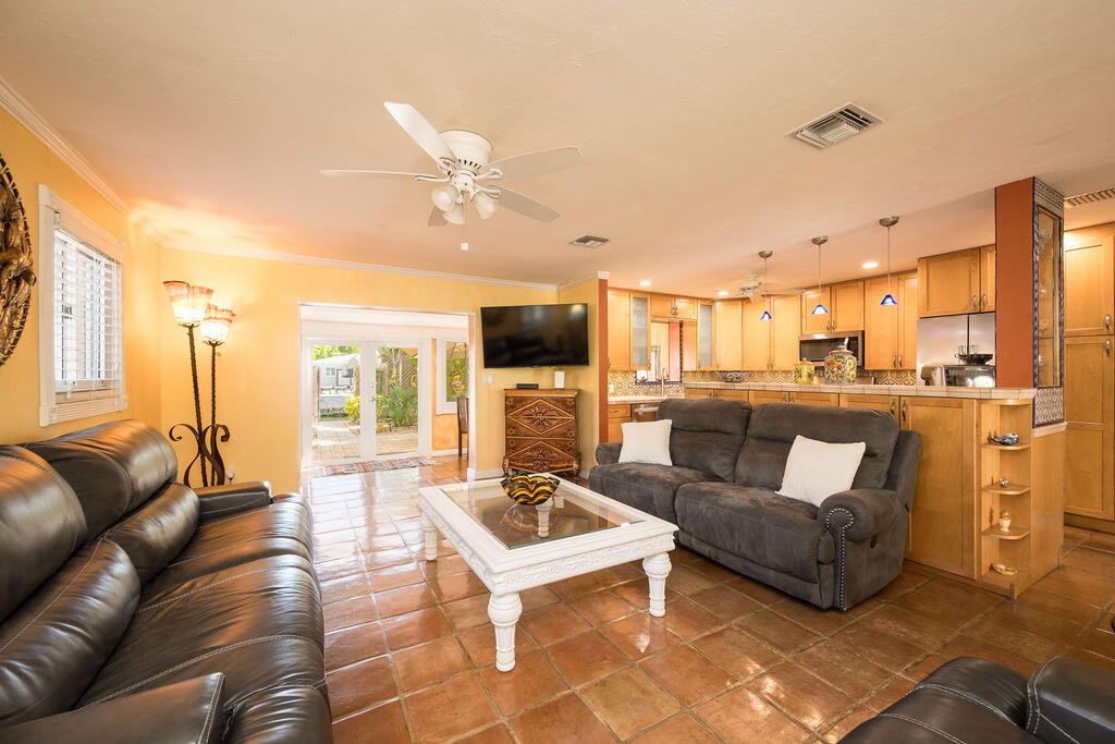 1617 Jamaica Drive Property Photo 6