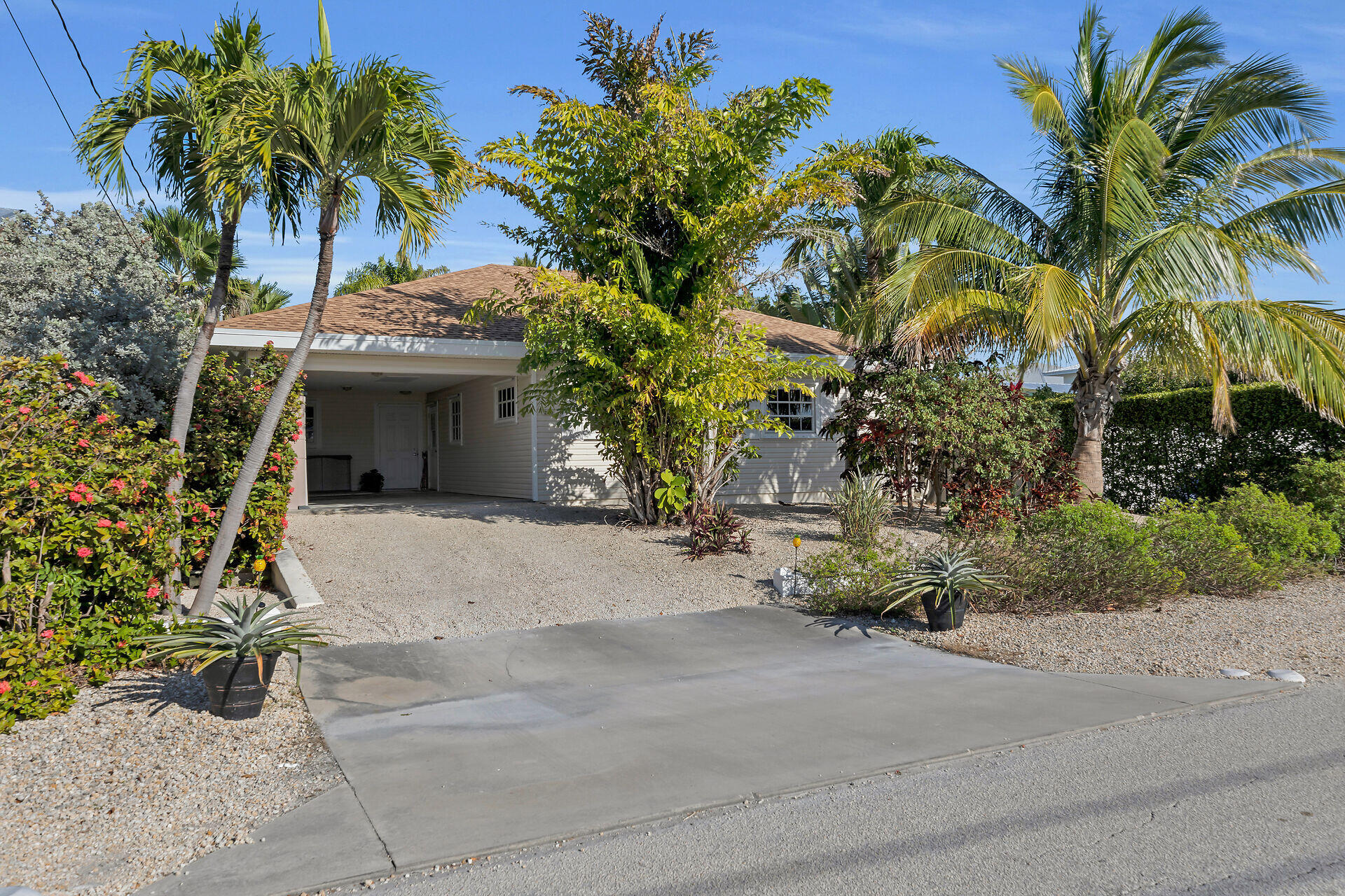 260 3rd Street Property Photo 3