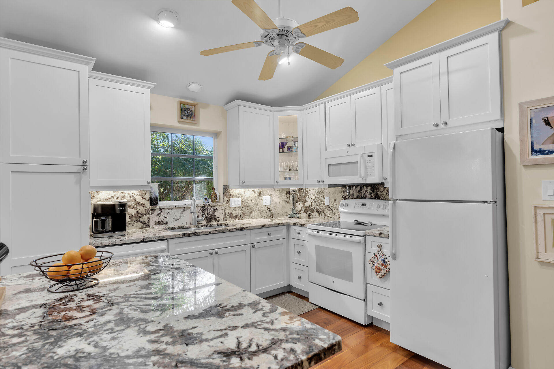 260 3rd Street Property Photo 5