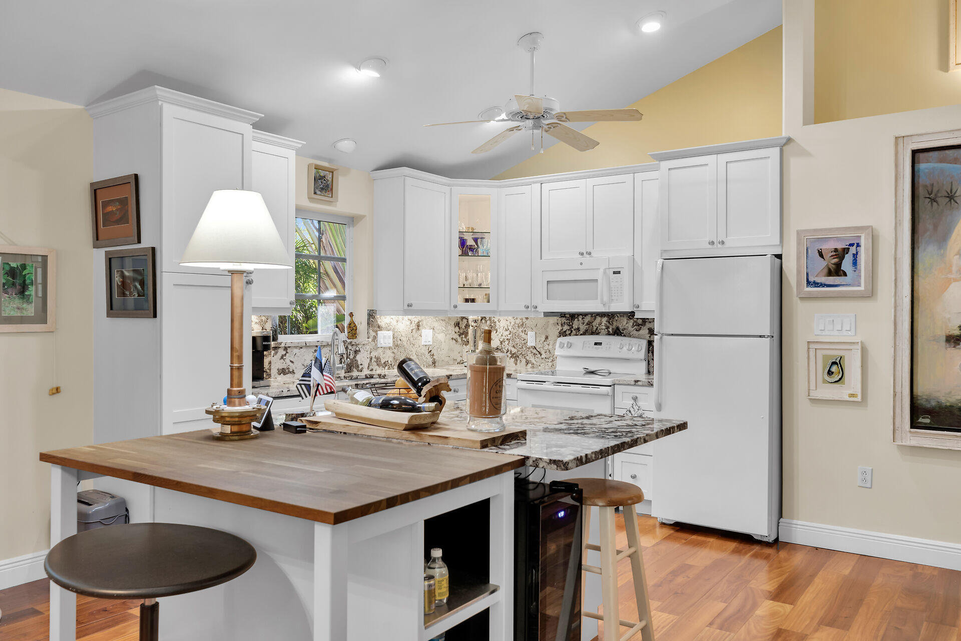 260 3rd Street Property Photo 14