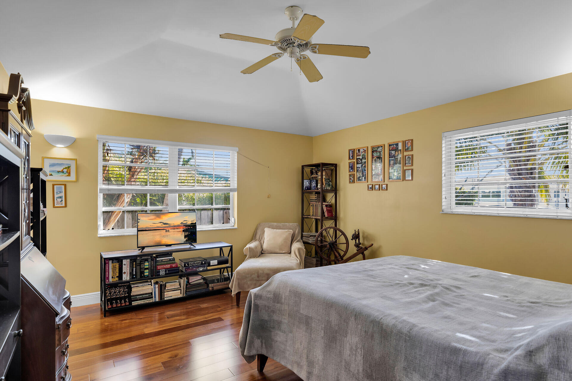 260 3rd Street Property Photo 17