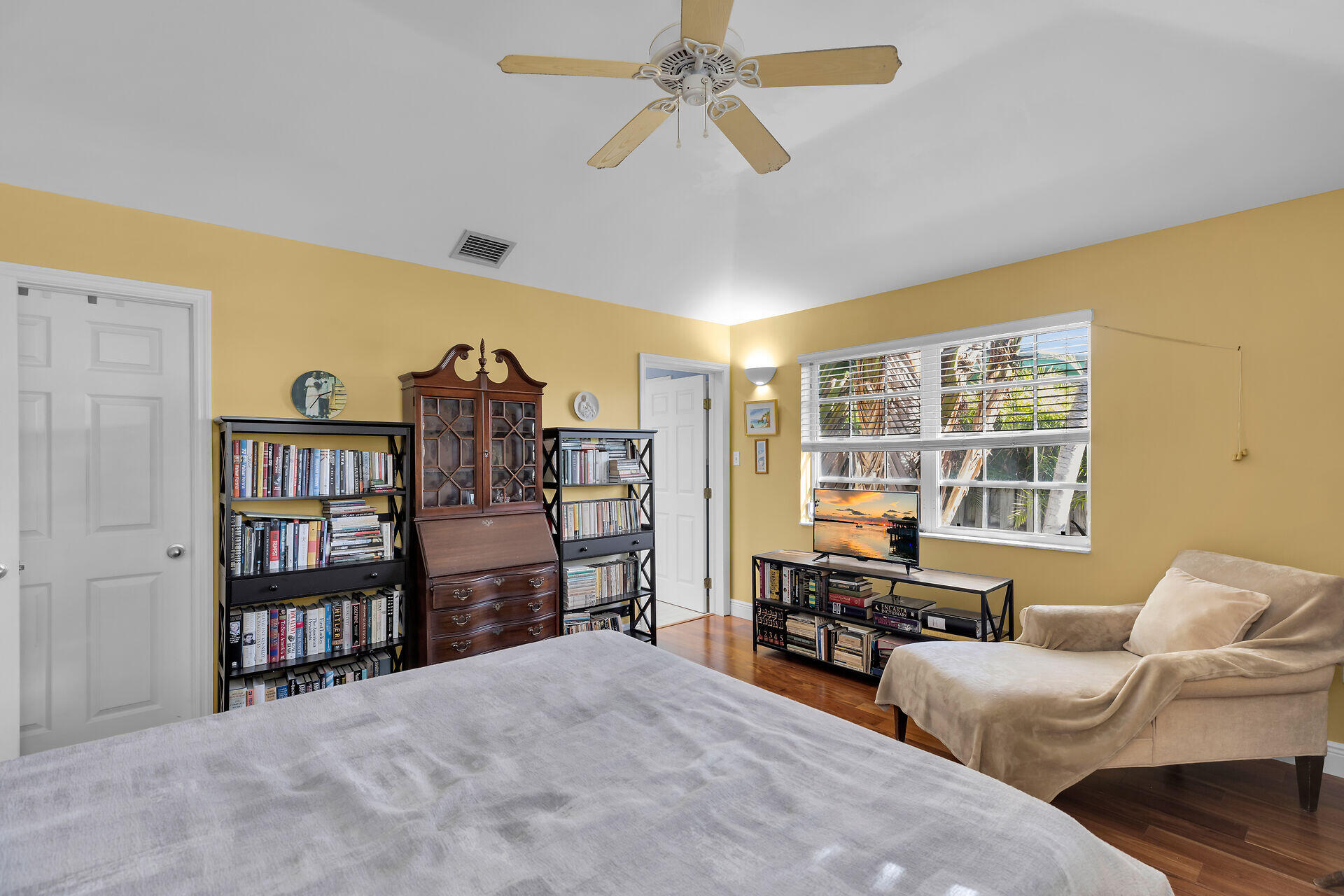 260 3rd Street Property Photo 18