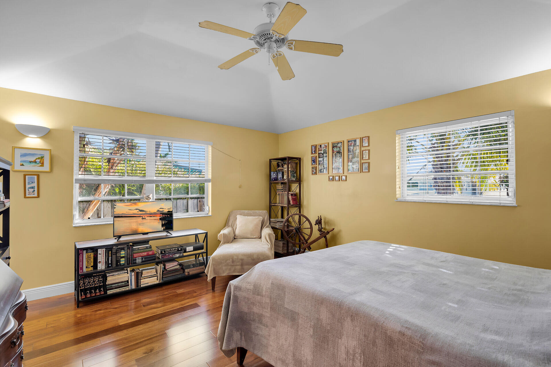 260 3rd Street Property Photo 20