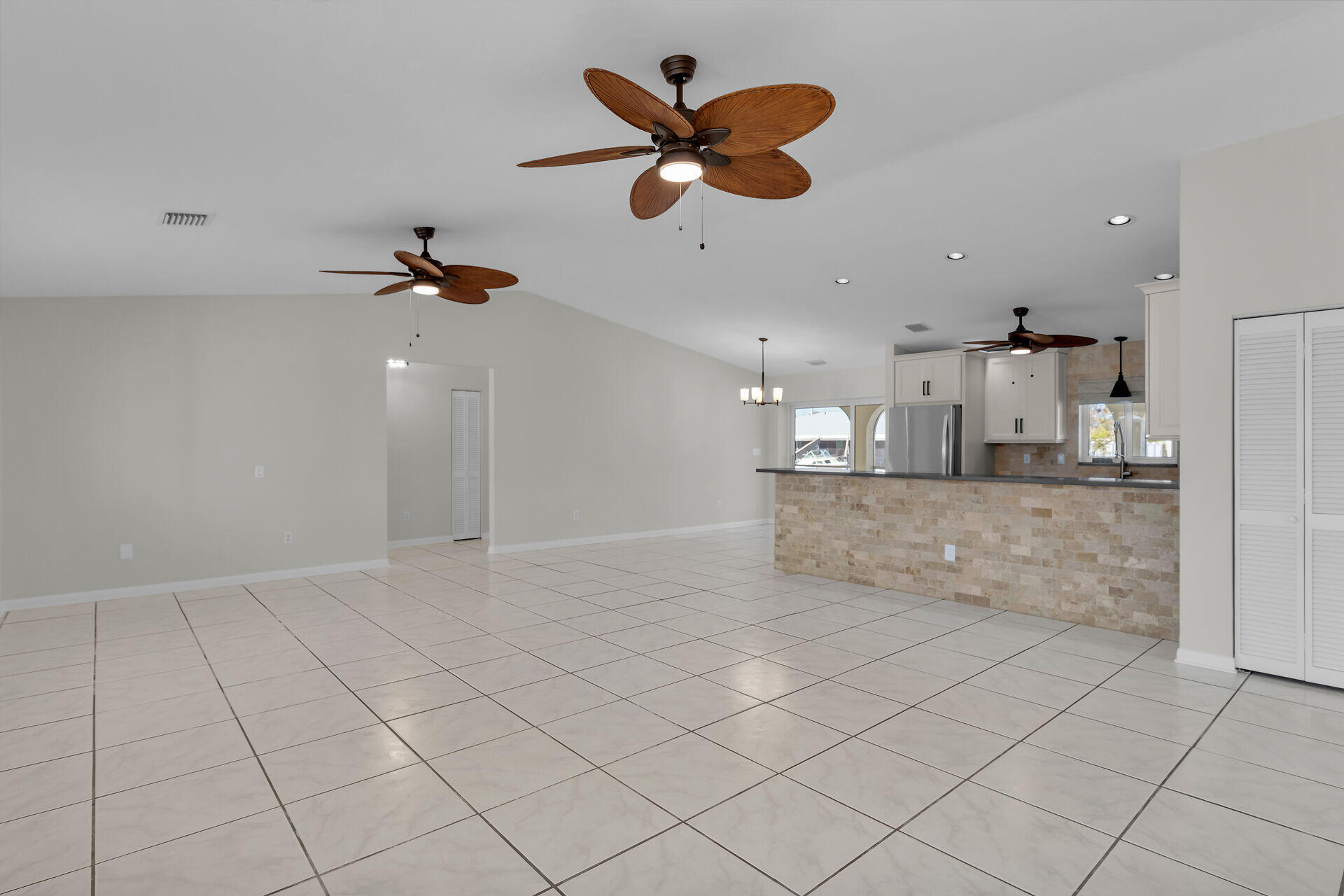 20841 W 8th Avenue Property Photo 6