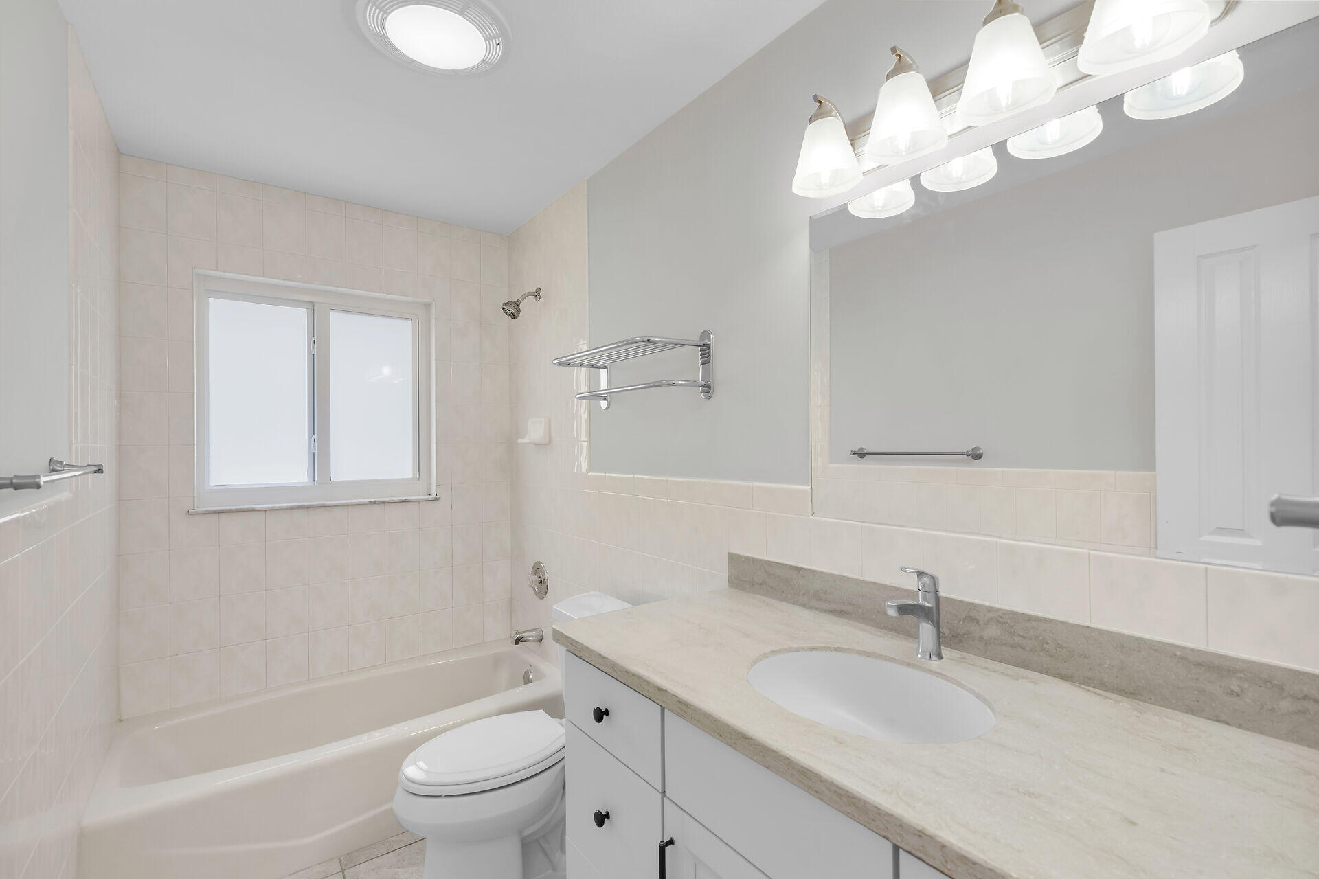 20841 W 8th Avenue Property Photo 17