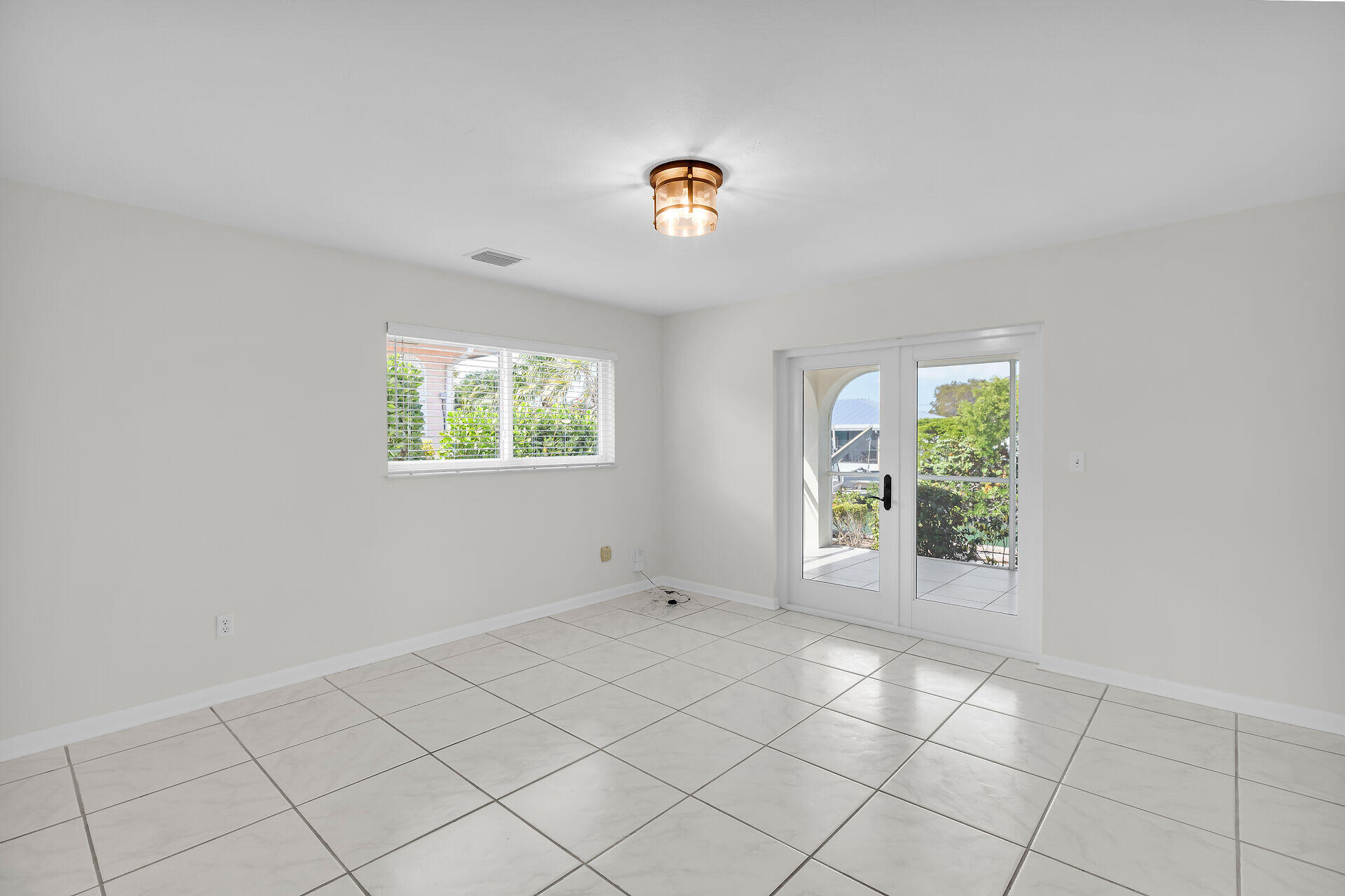 20841 W 8th Avenue Property Photo 18