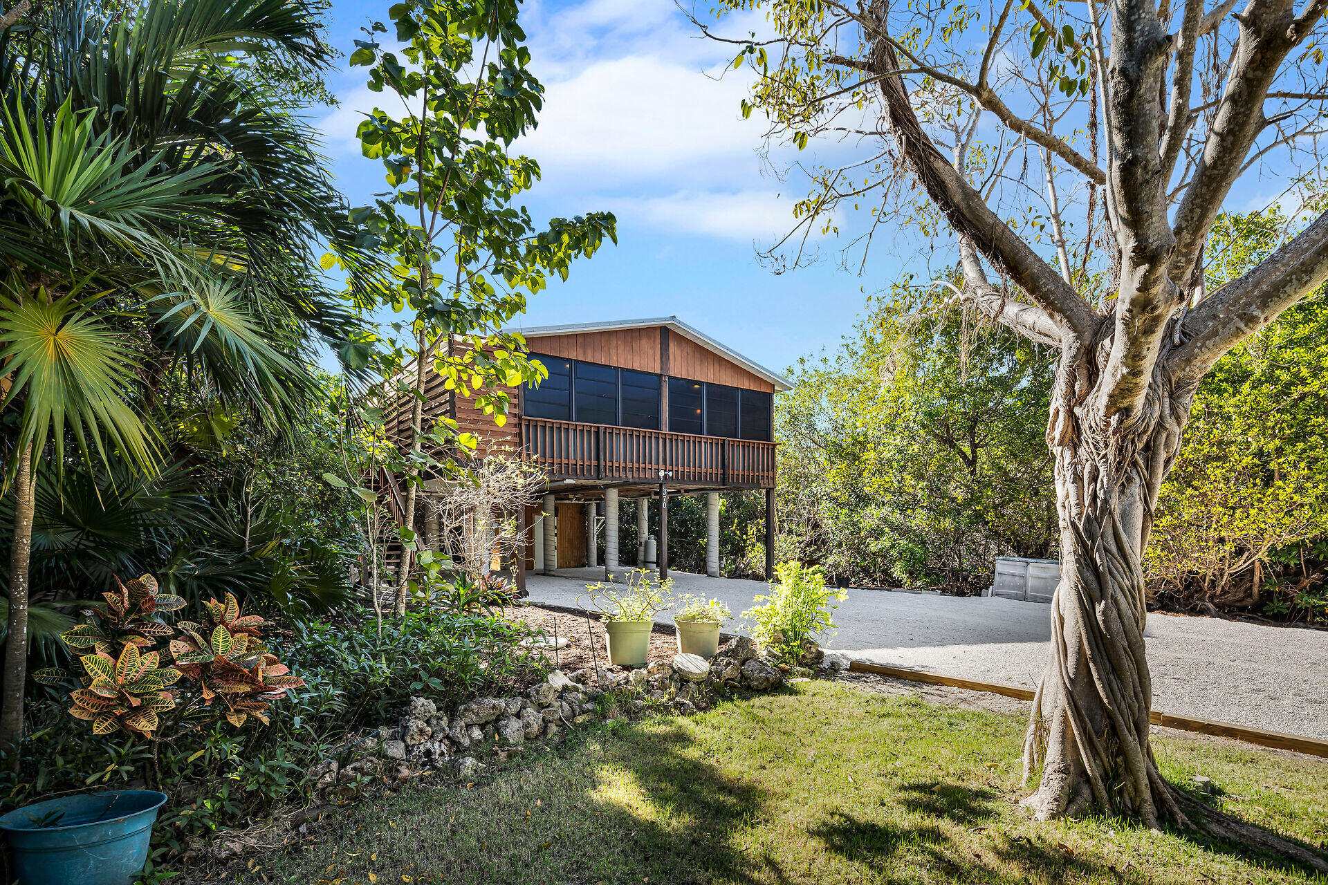 370 Cocoanut Avenue Property Photo 1