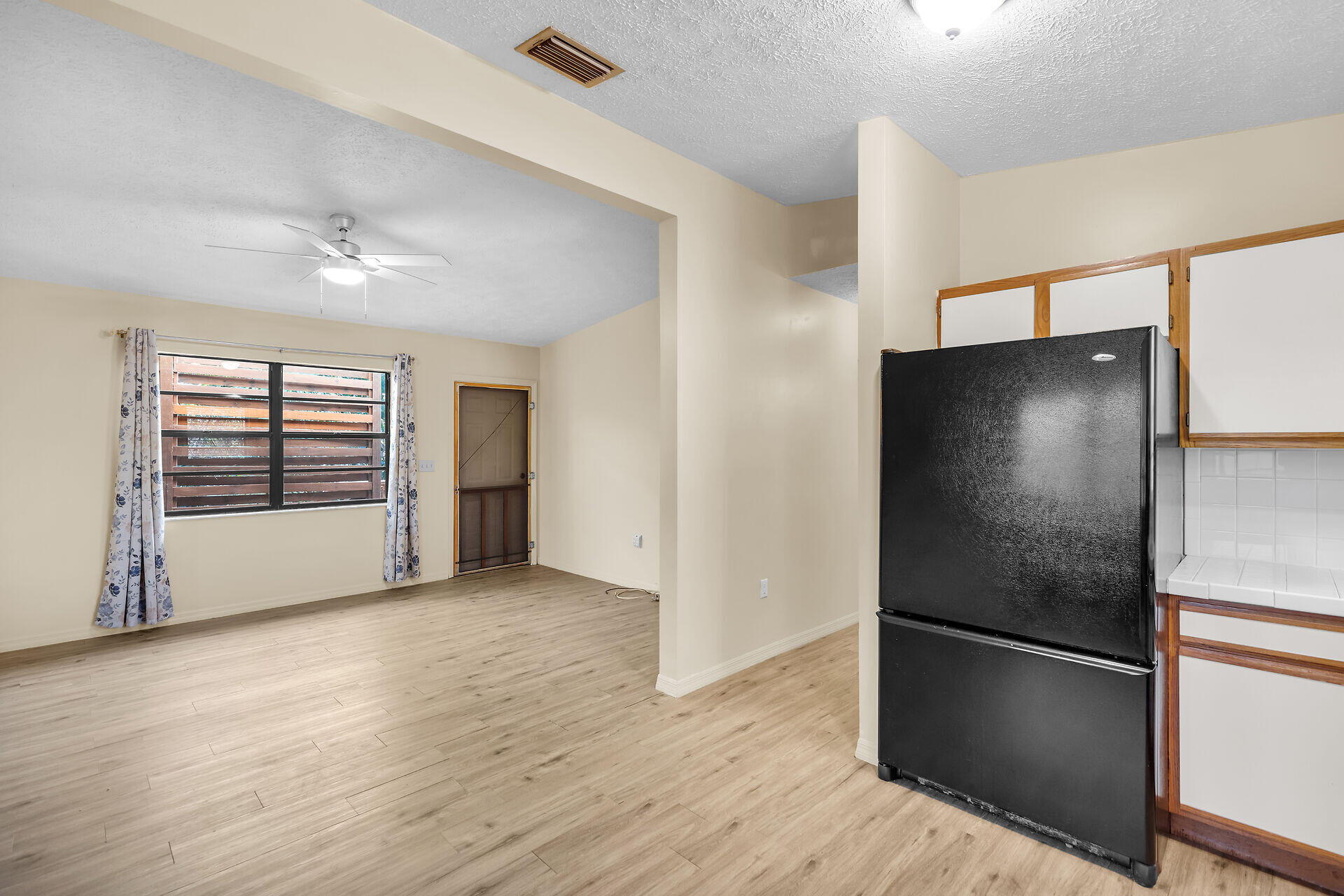 370 Cocoanut Avenue Property Photo 10
