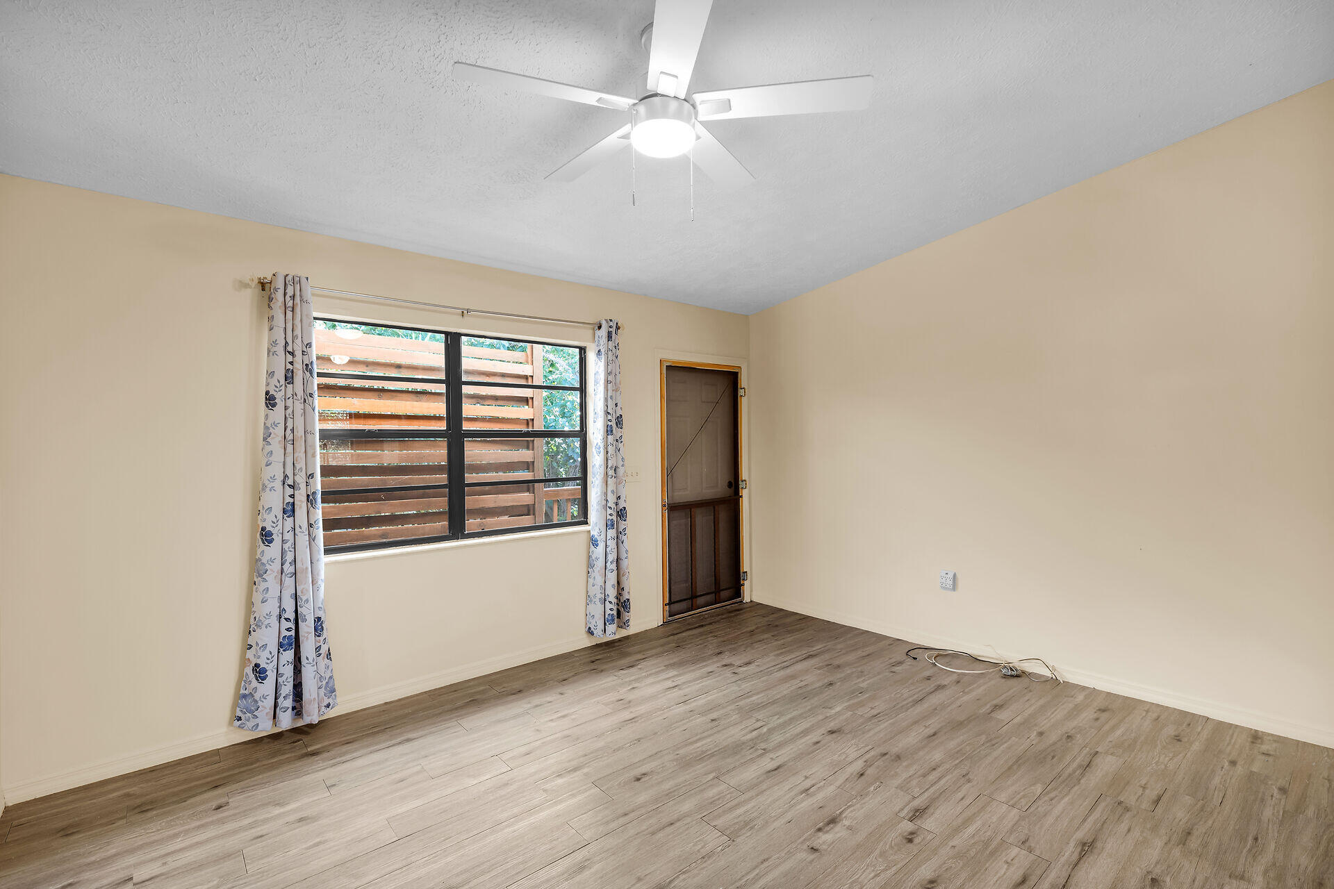 370 Cocoanut Avenue Property Photo 20