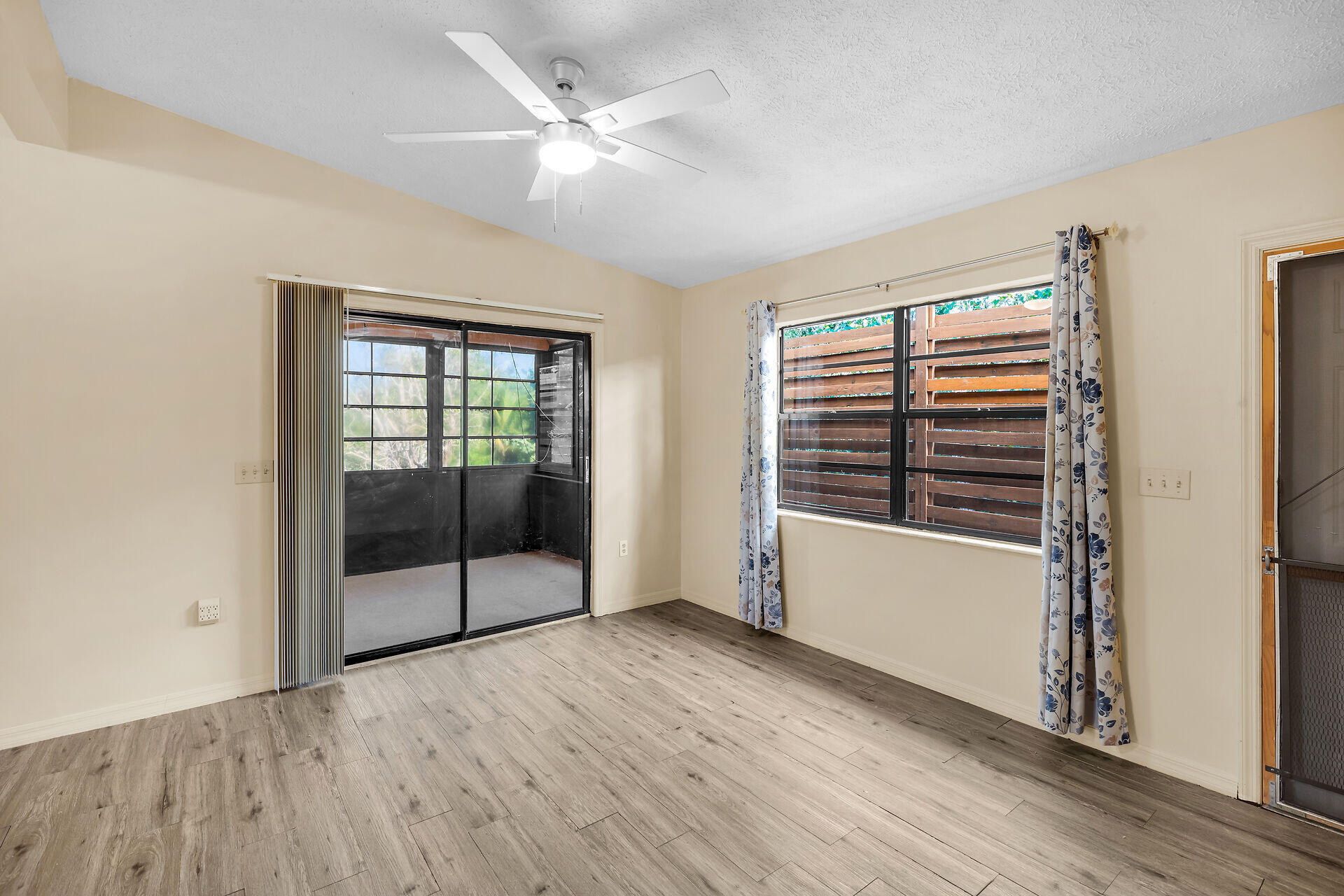370 Cocoanut Avenue Property Photo 21