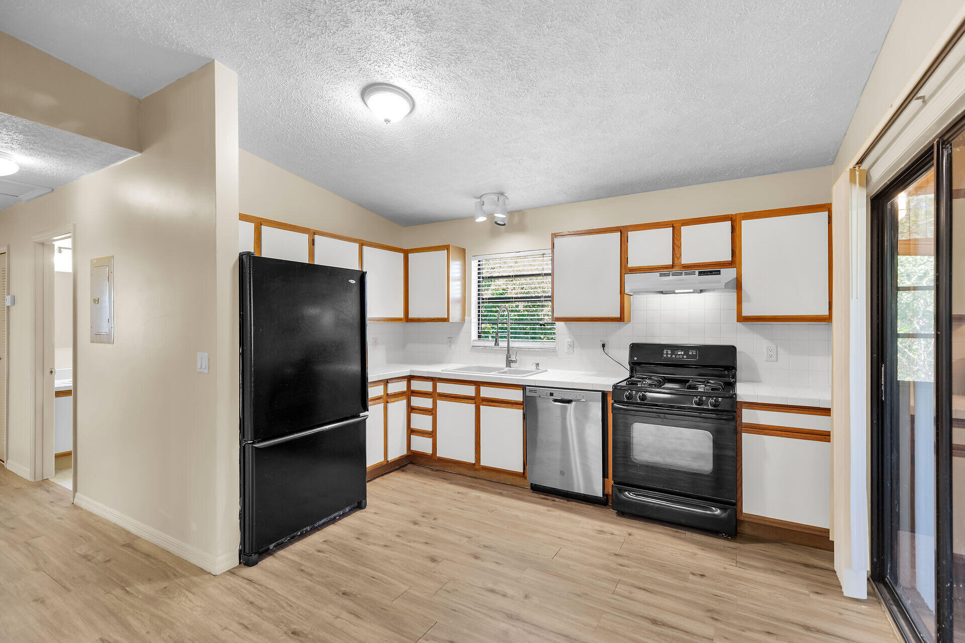 370 Cocoanut Avenue Property Photo 24