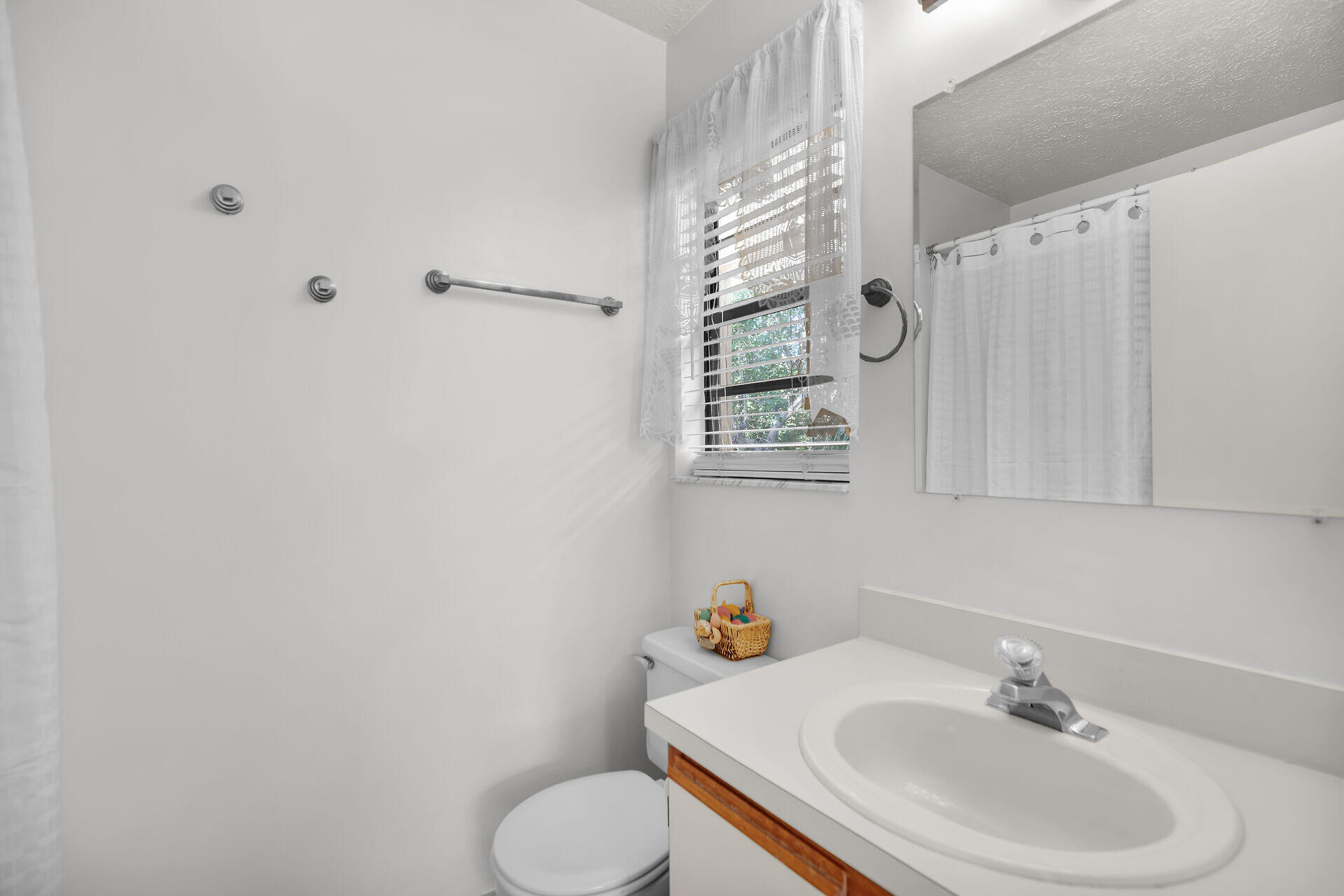 370 Cocoanut Avenue Property Photo 28