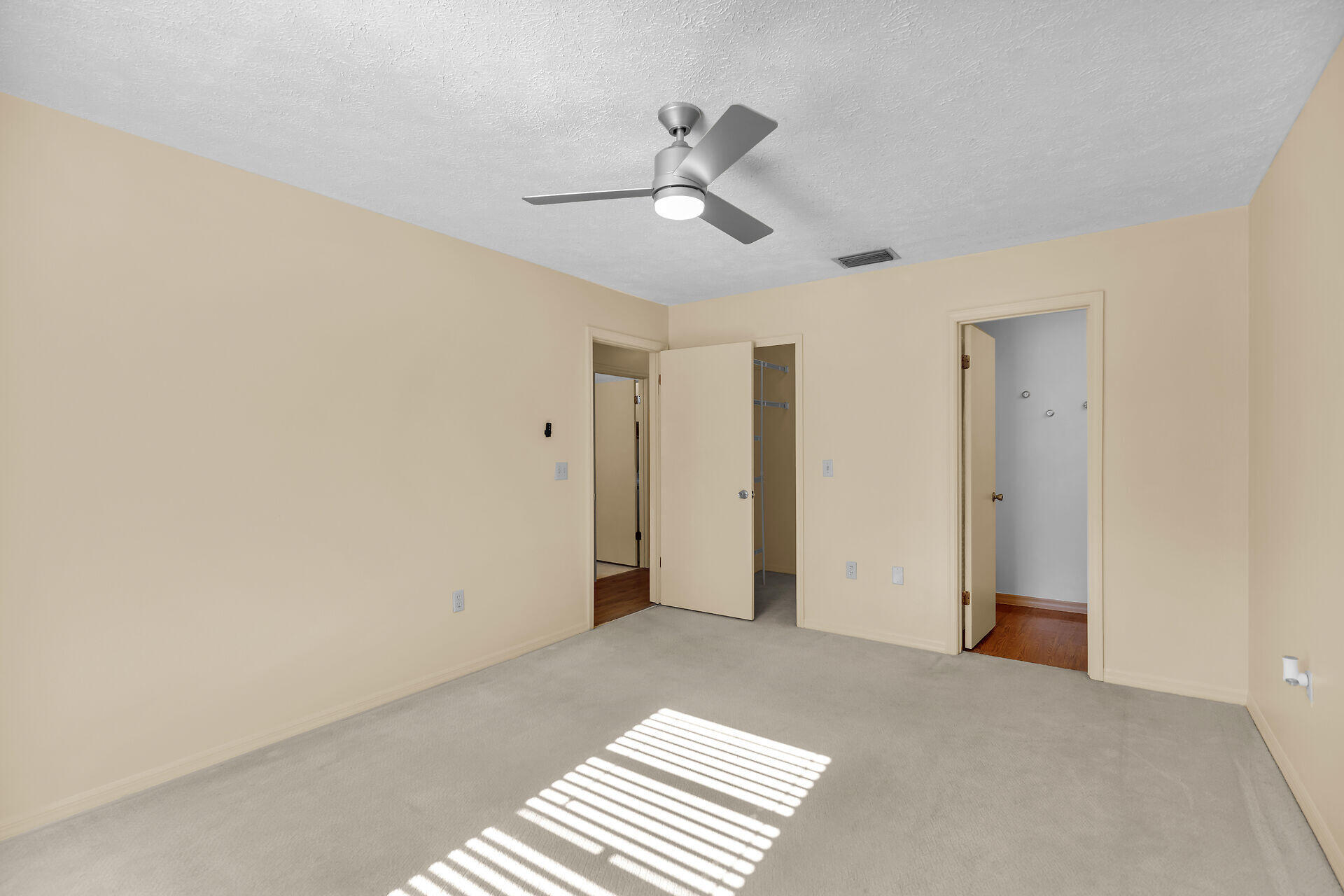 370 Cocoanut Avenue Property Photo 29