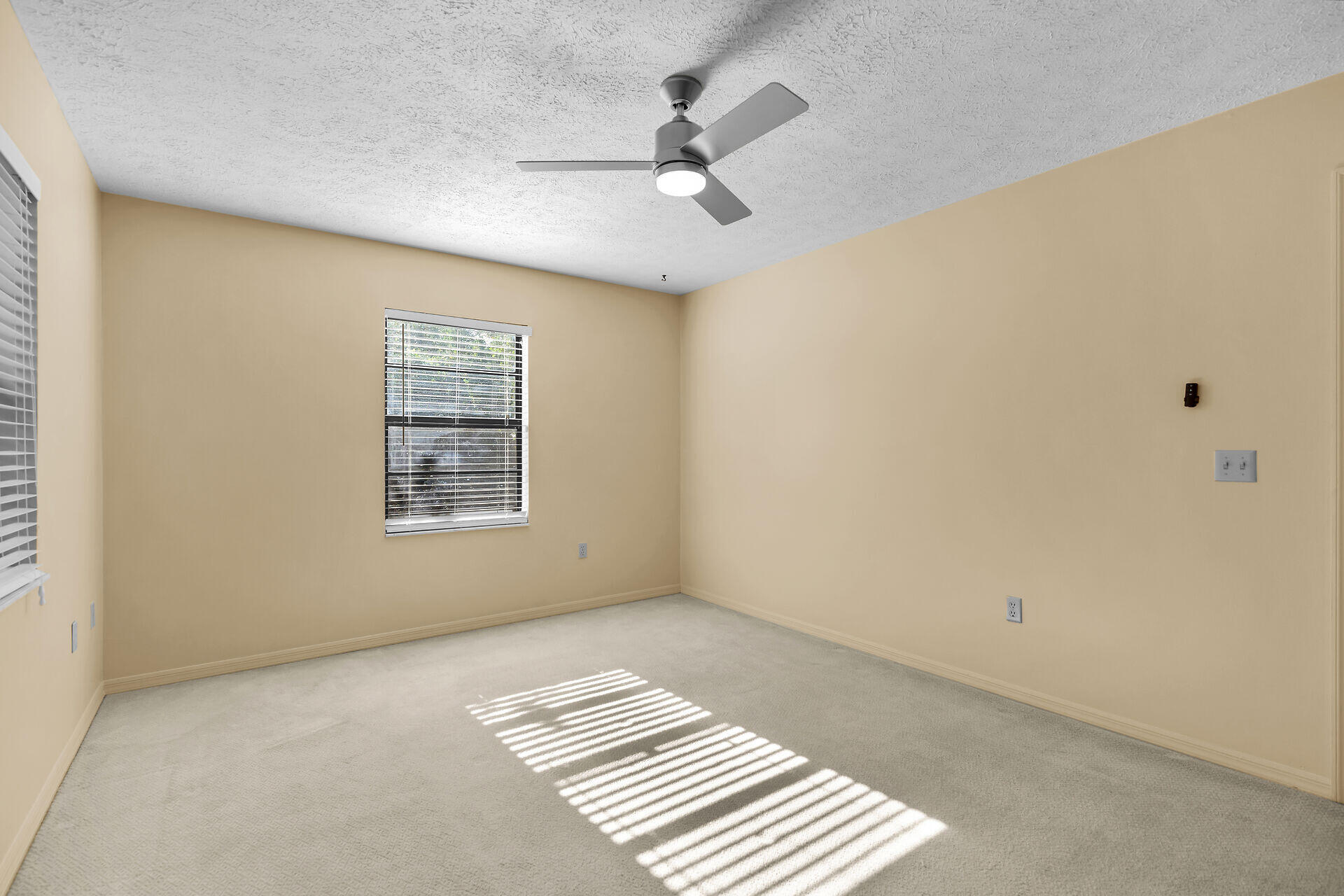 370 Cocoanut Avenue Property Photo 31