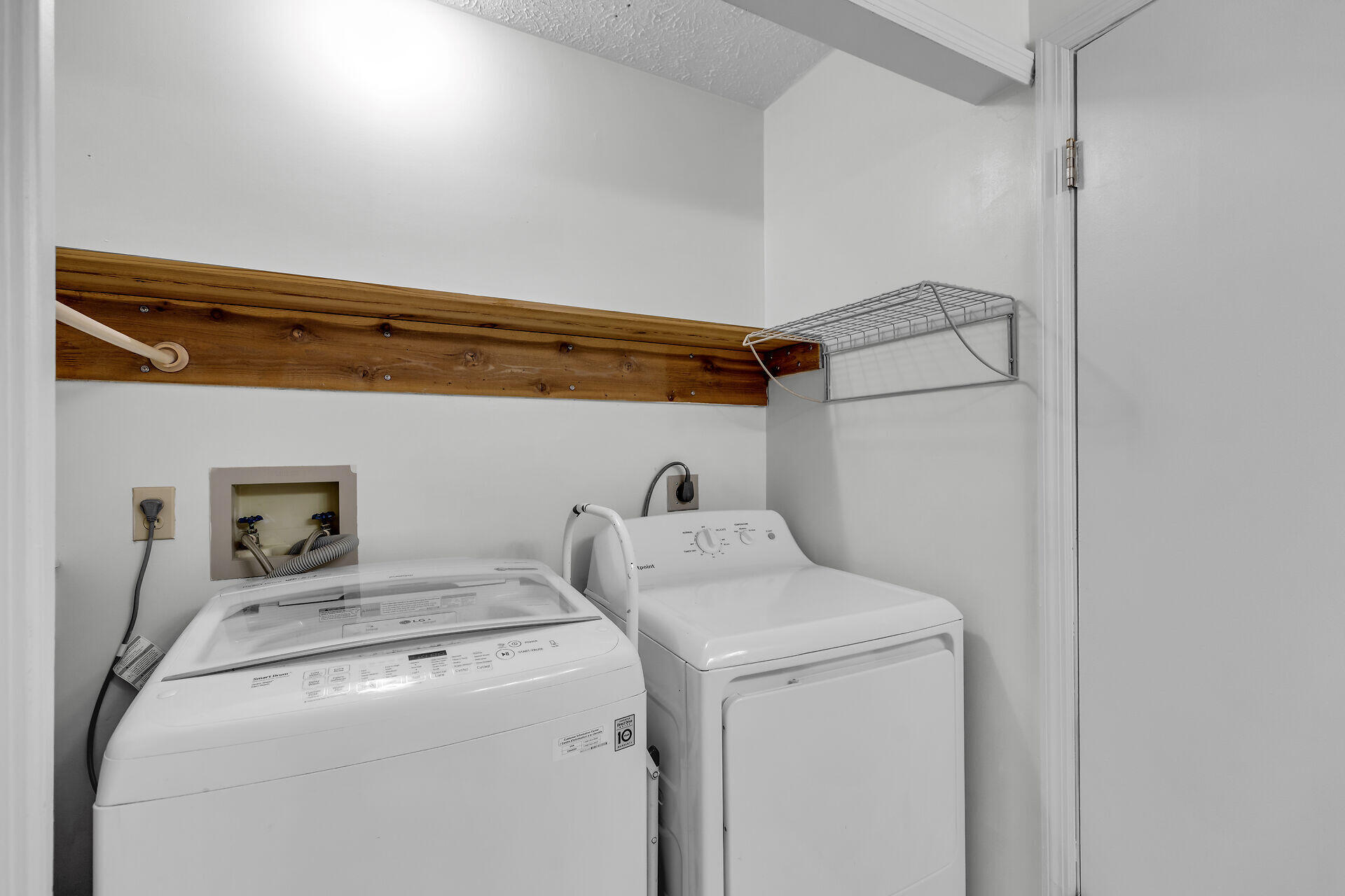 370 Cocoanut Avenue Property Photo 33