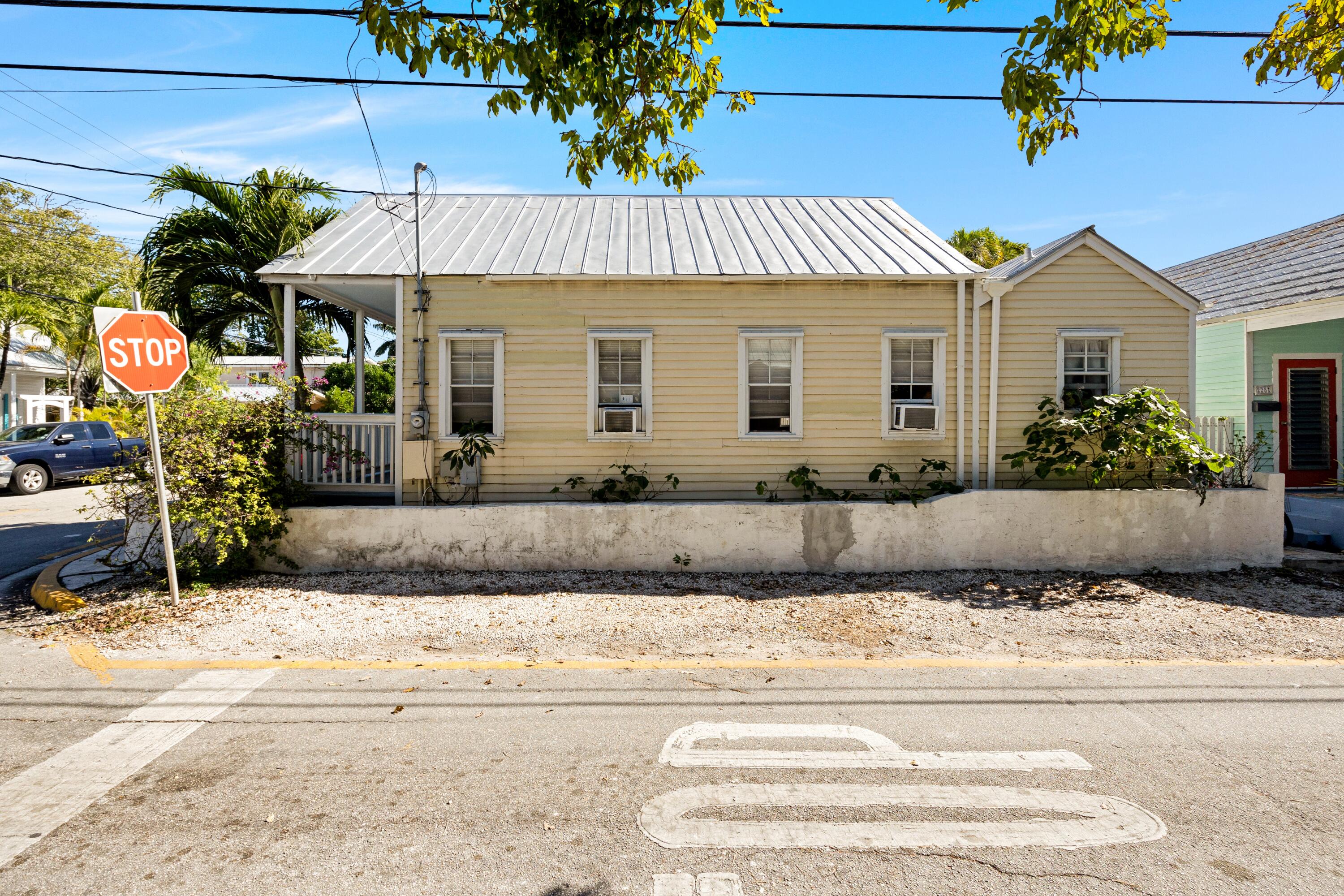 900 Thomas Street Property Photo 2