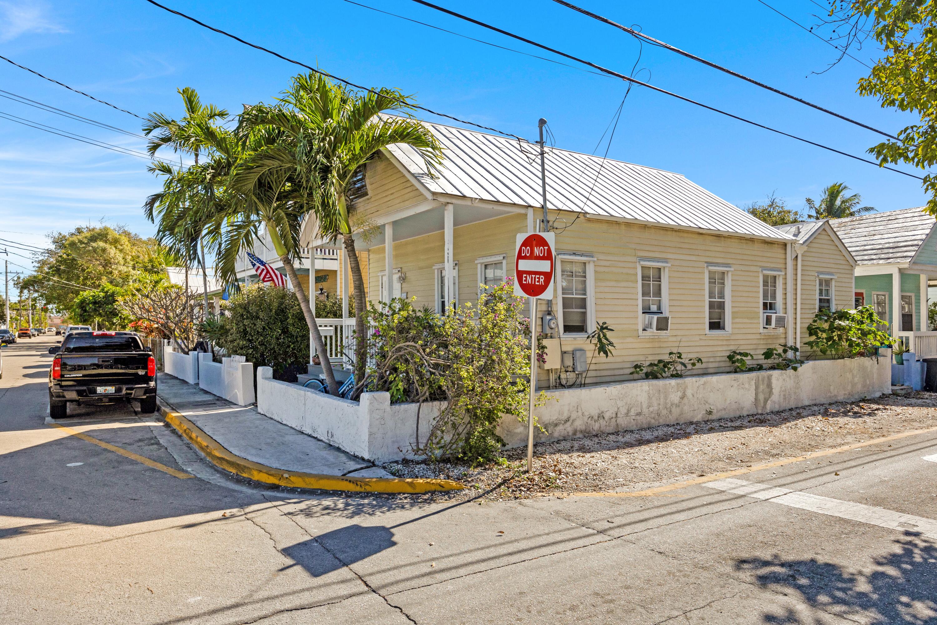900 Thomas Street Property Photo 3