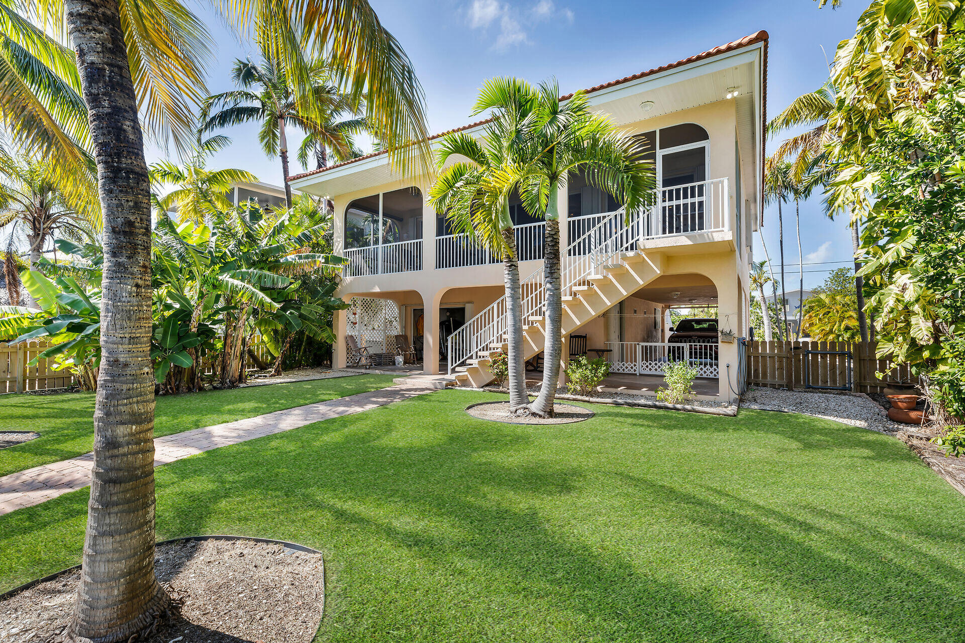 845 E Copa D Oro Property Photo 3