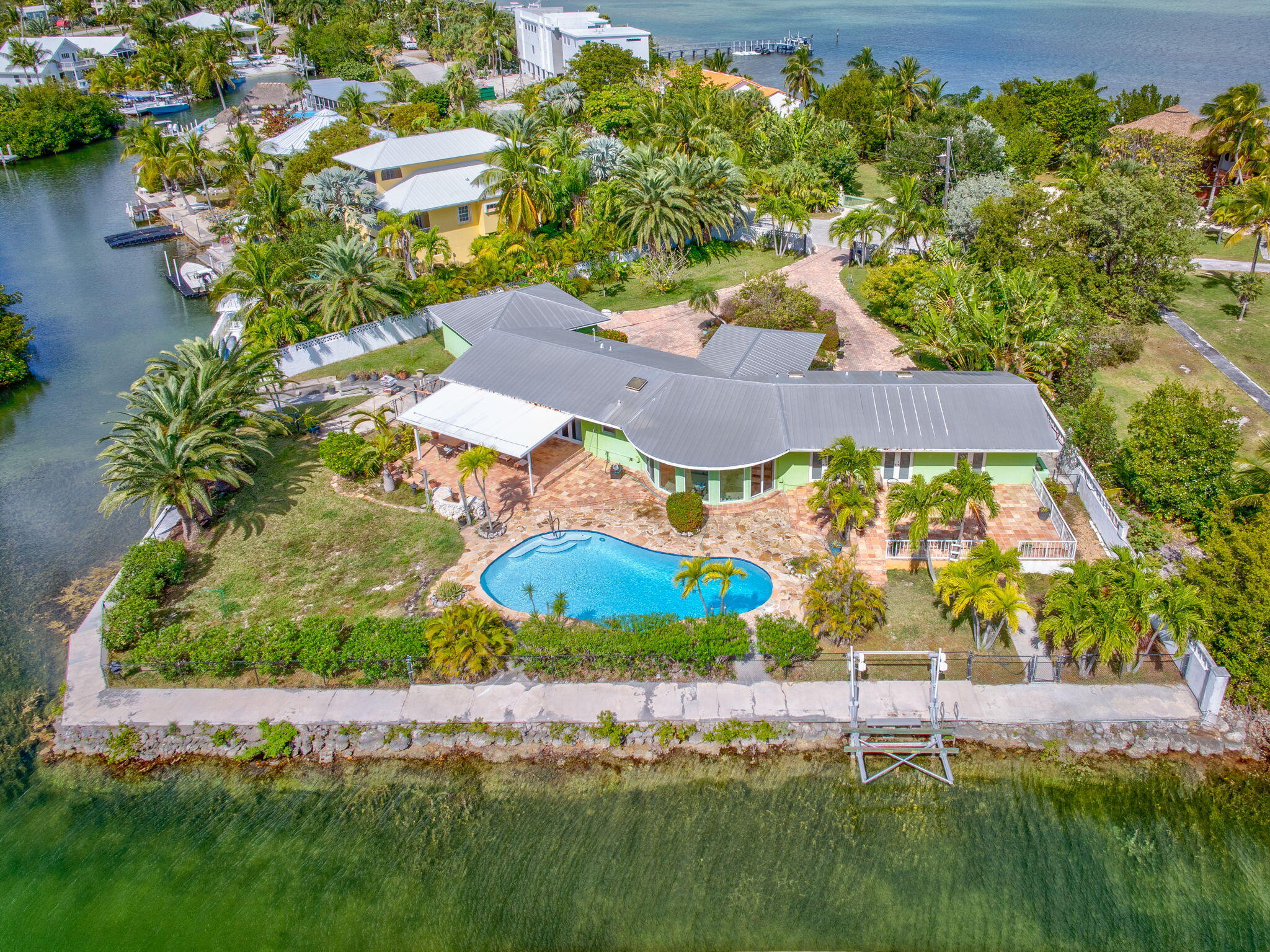 1068 E Buttonwood Drive Property Image