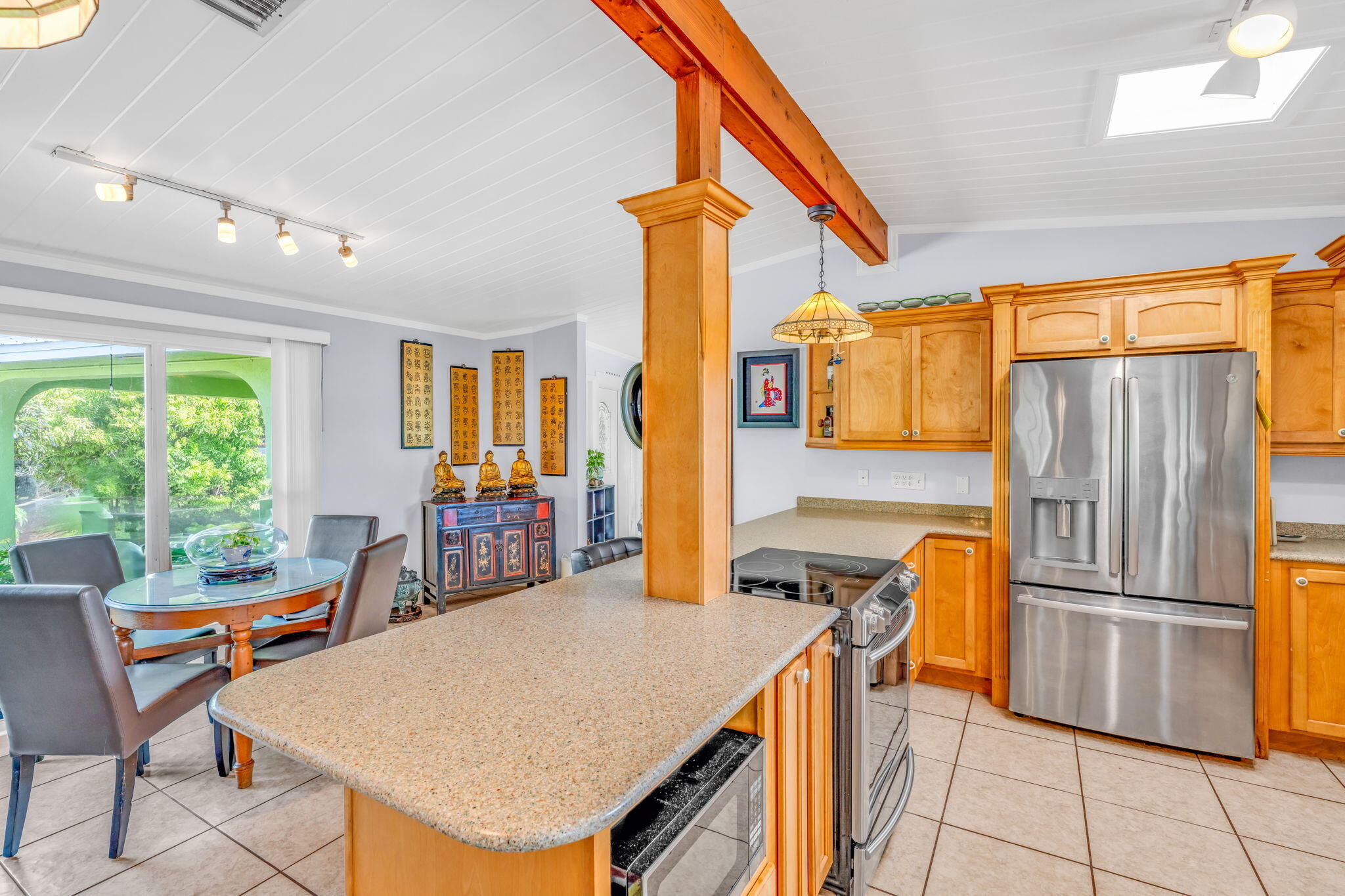 1068 E Buttonwood Drive Property Photo 6