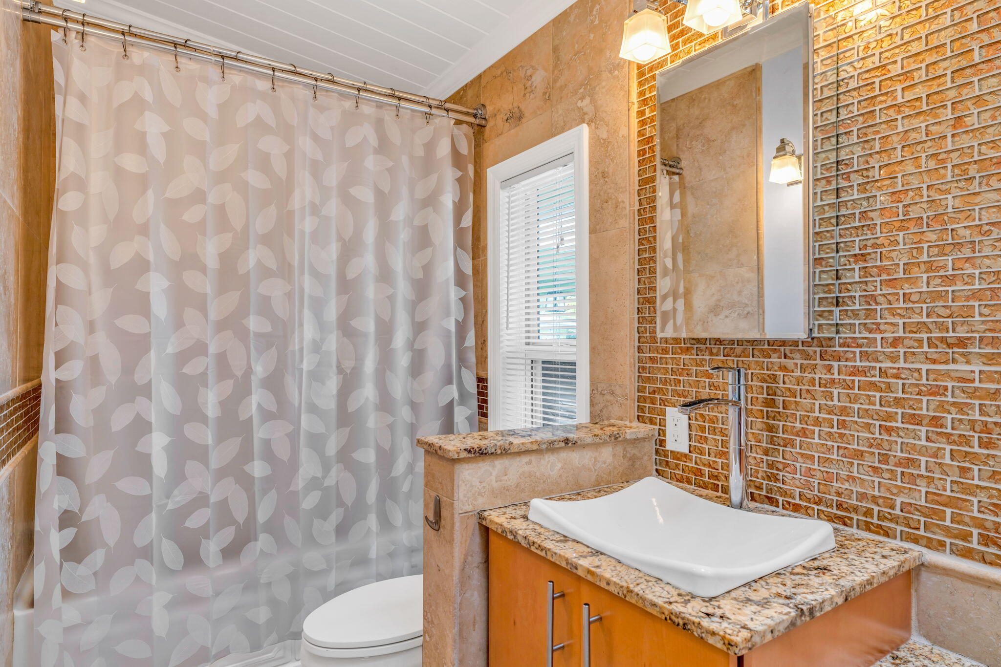 1068 E Buttonwood Drive Property Photo 14