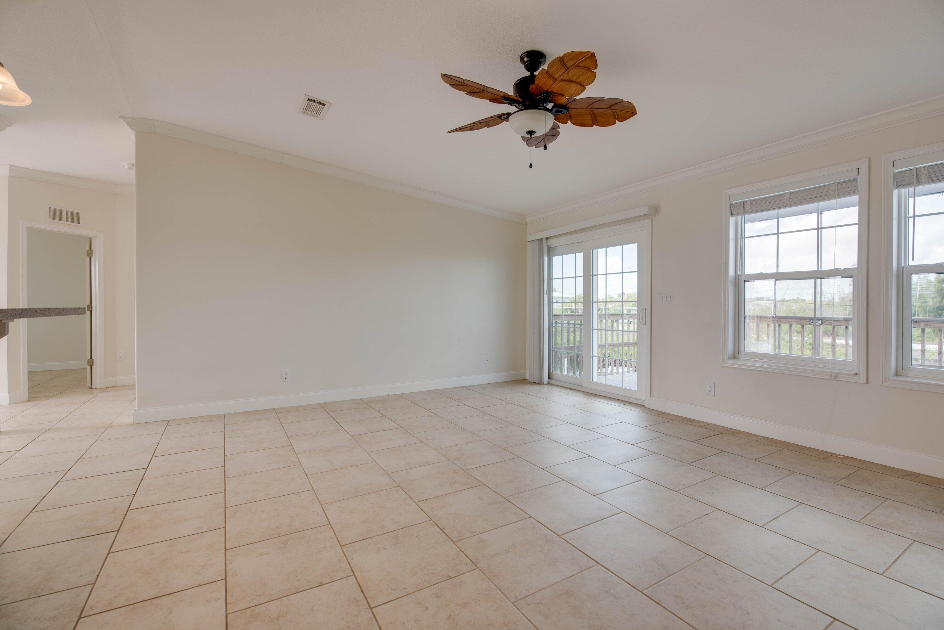 786 Jamaica Lane Property Photo 6