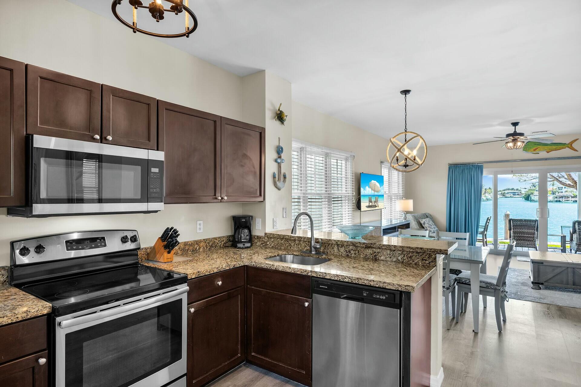 7084 Hawks Cay Boulevard Property Photo 10