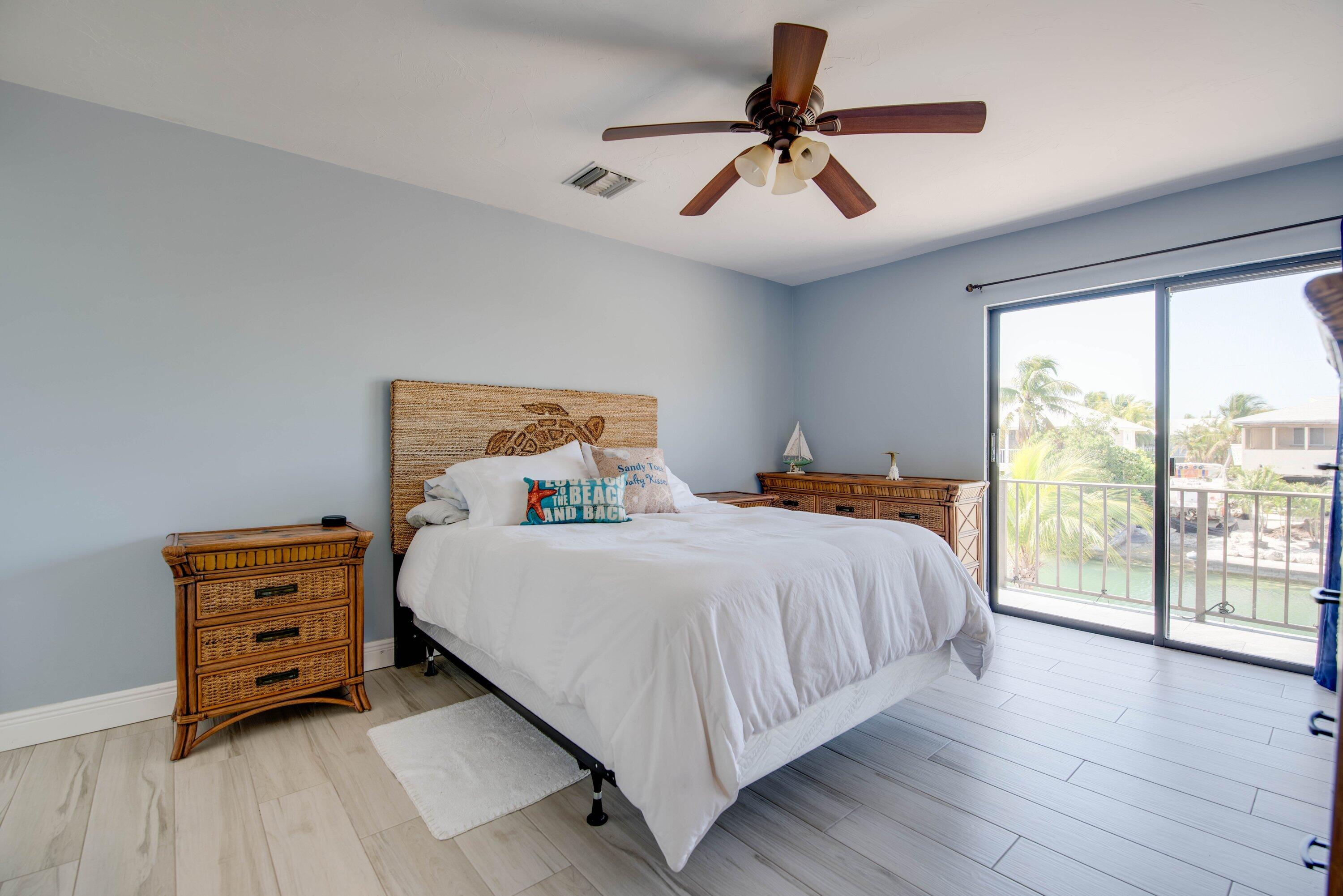 1032 E Caribbean Drive Property Photo 16