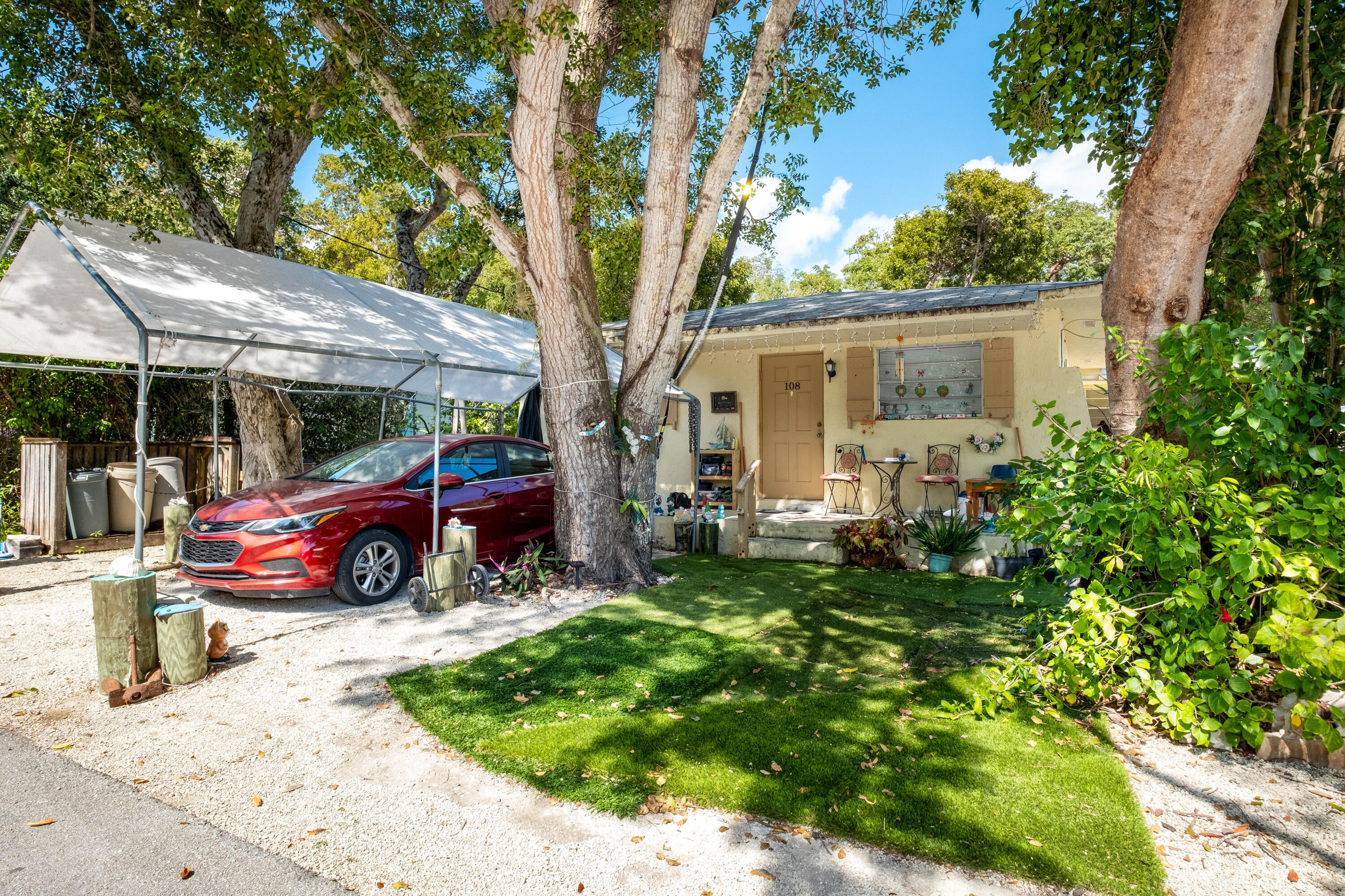 108 Caribbean Avenue Property Photo 4
