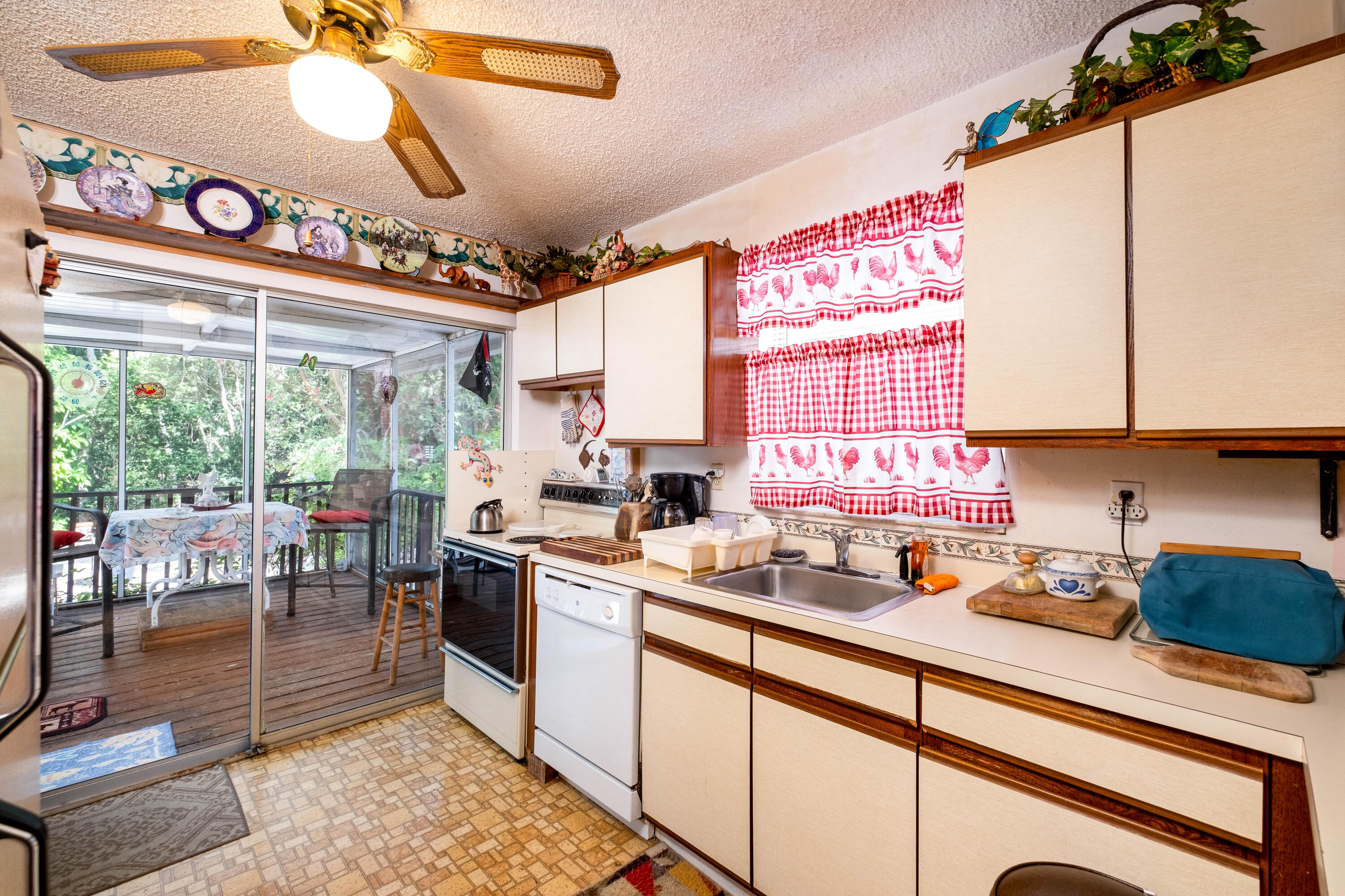 108 Caribbean Avenue Property Photo 7