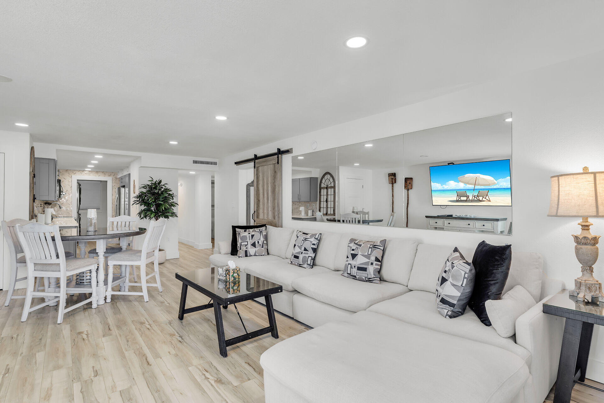 201 E Ocean Drive, 209 Property Photo 3