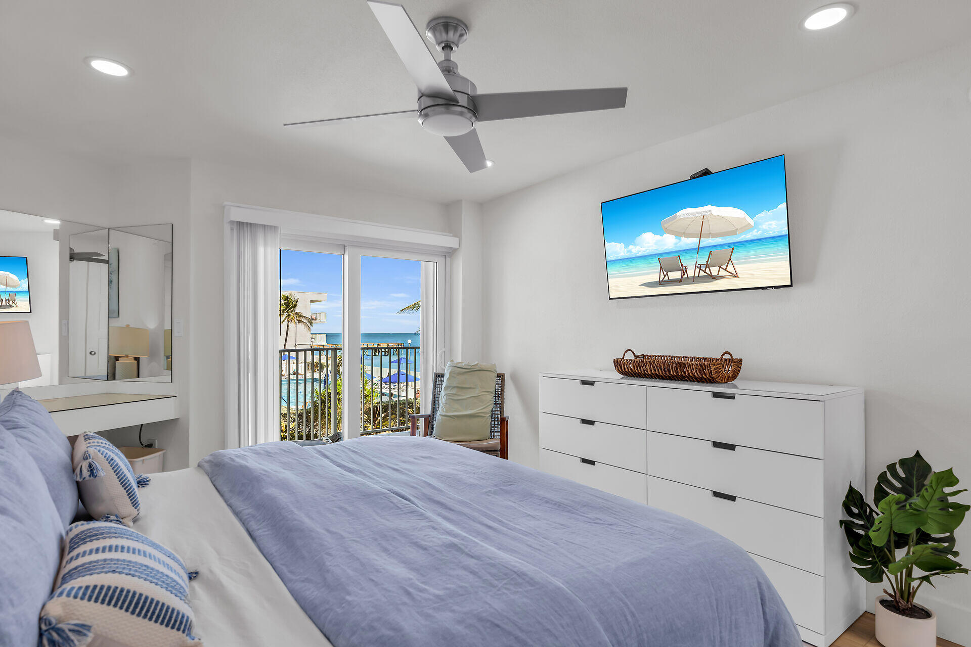 201 E Ocean Drive, 209 Property Photo 14
