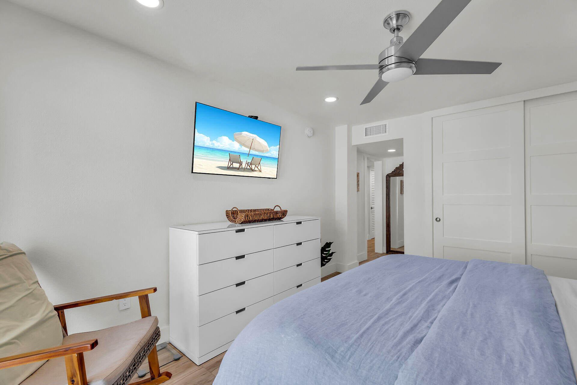 201 E Ocean Drive, 209 Property Photo 15