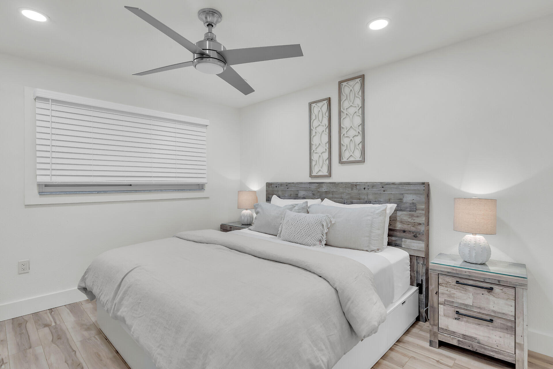 201 E Ocean Drive, 209 Property Photo 17
