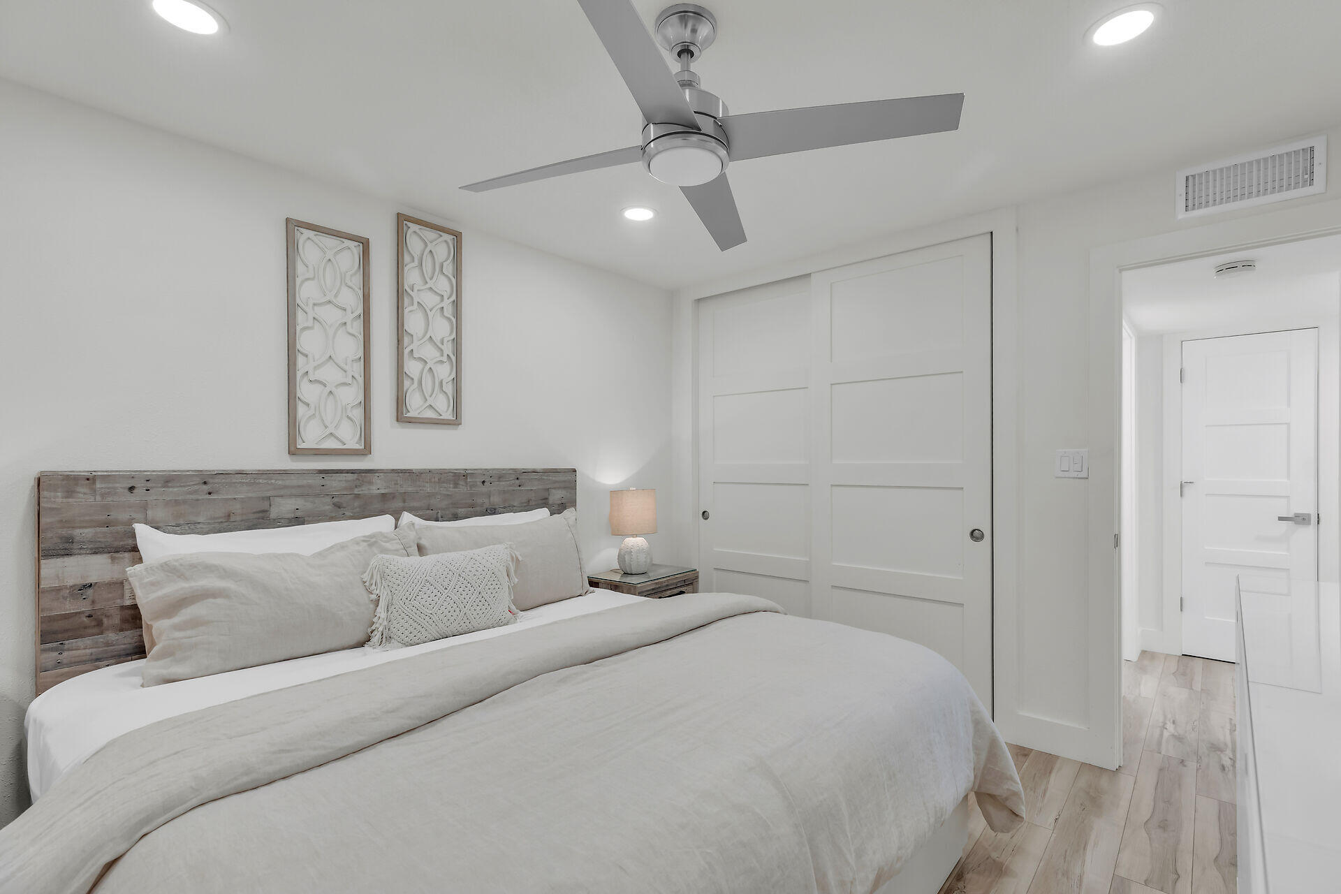 201 E Ocean Drive, 209 Property Photo 18