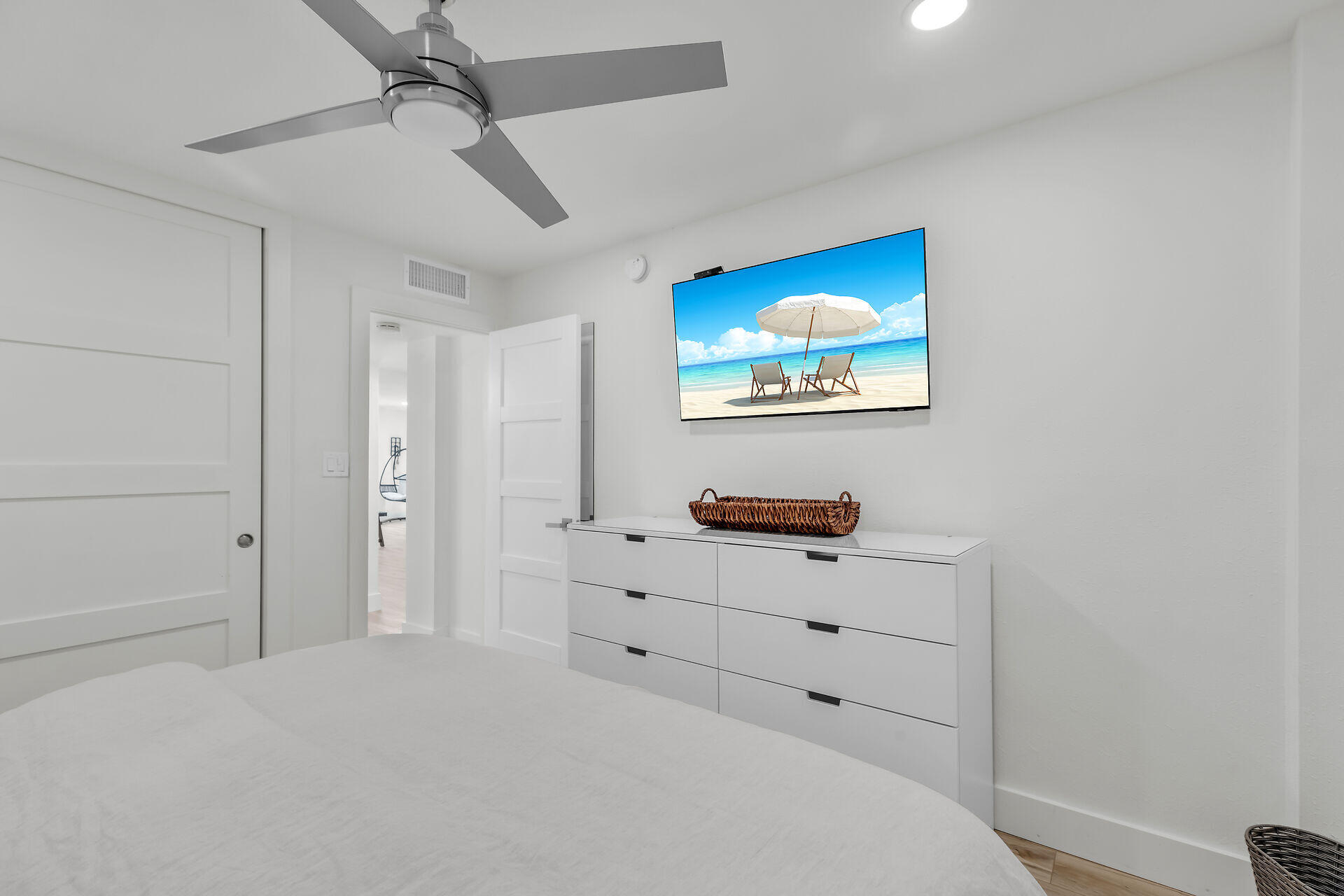 201 E Ocean Drive, 209 Property Photo 19