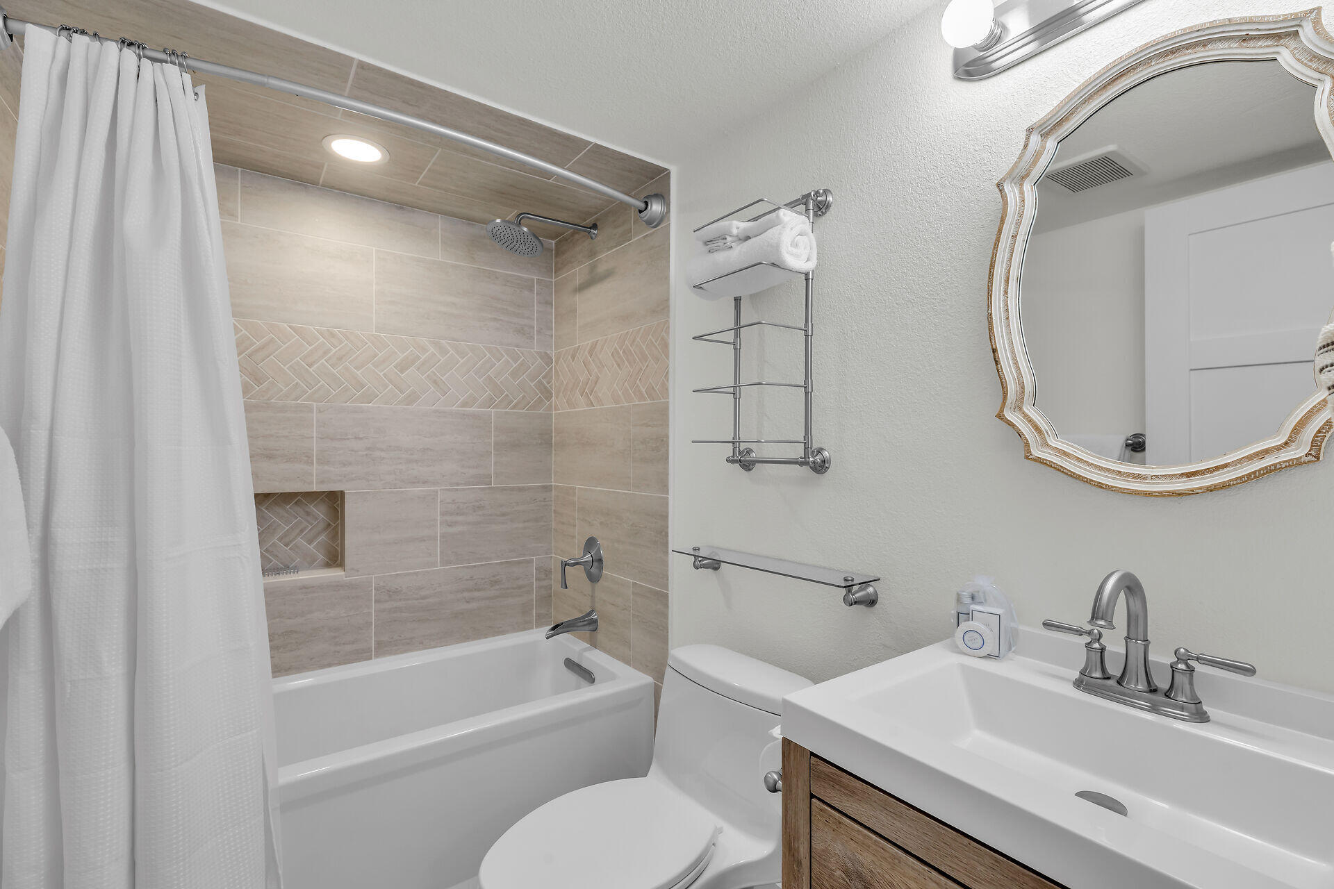 201 E Ocean Drive, 209 Property Photo 21